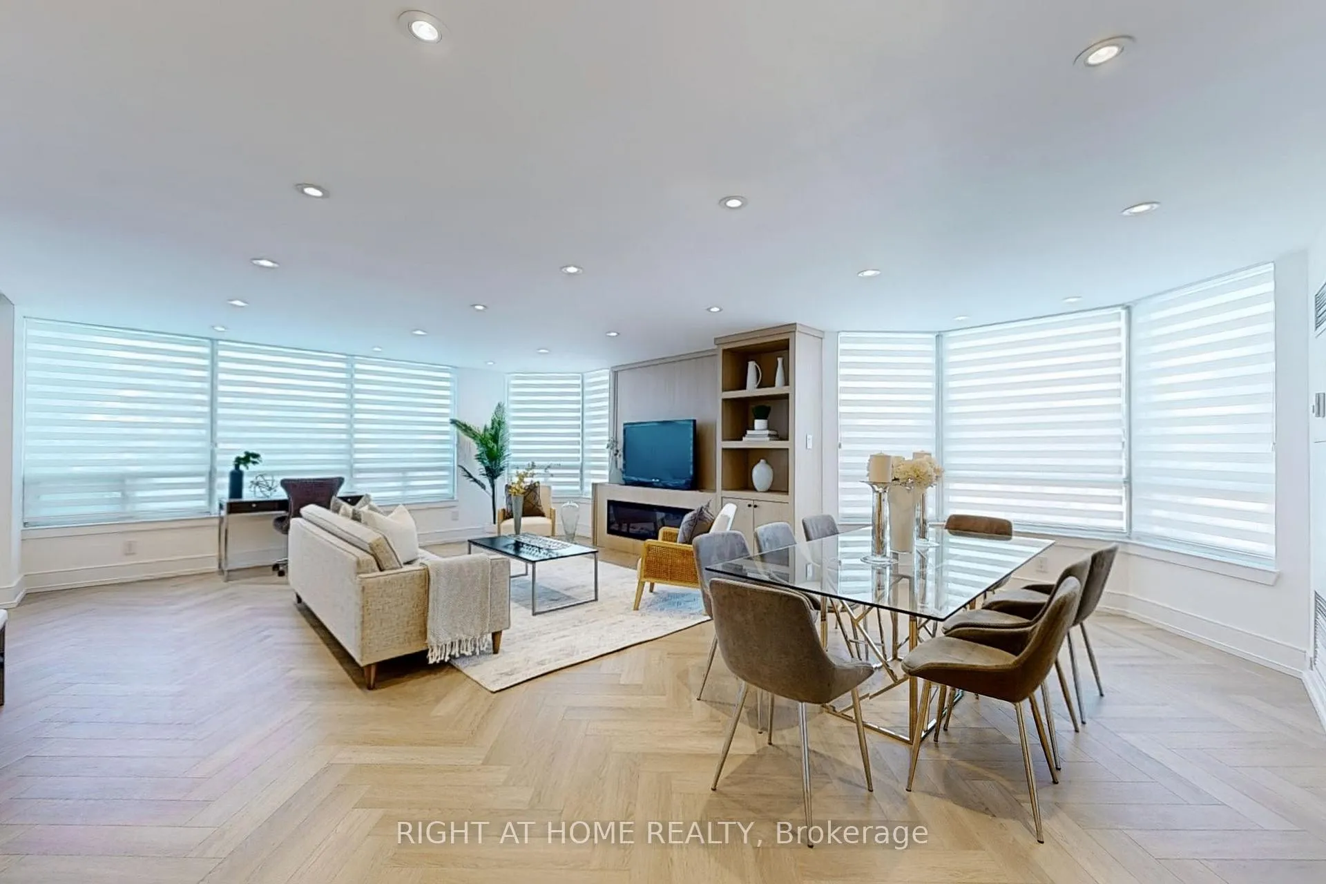 Photo 2 of Unit 310, 120 Promenade Circle, Vaughan, Brownridge — HOMEH