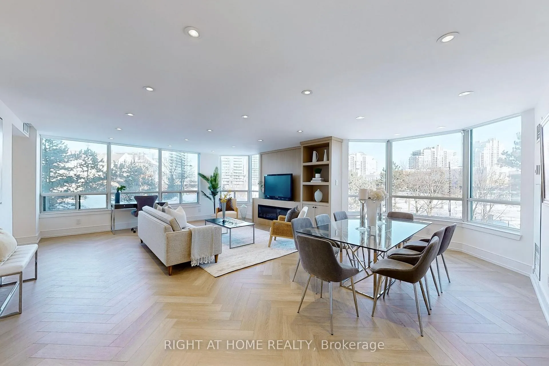 Photo 3 of Unit 310, 120 Promenade Circle, Vaughan, Brownridge — HOMEH