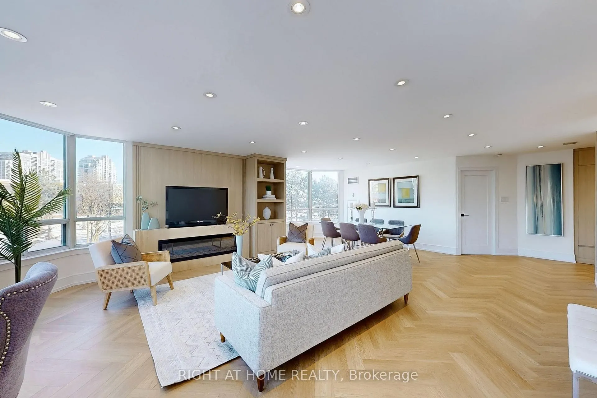 Photo 4 of Unit 310, 120 Promenade Circle, Vaughan, Brownridge — HOMEH