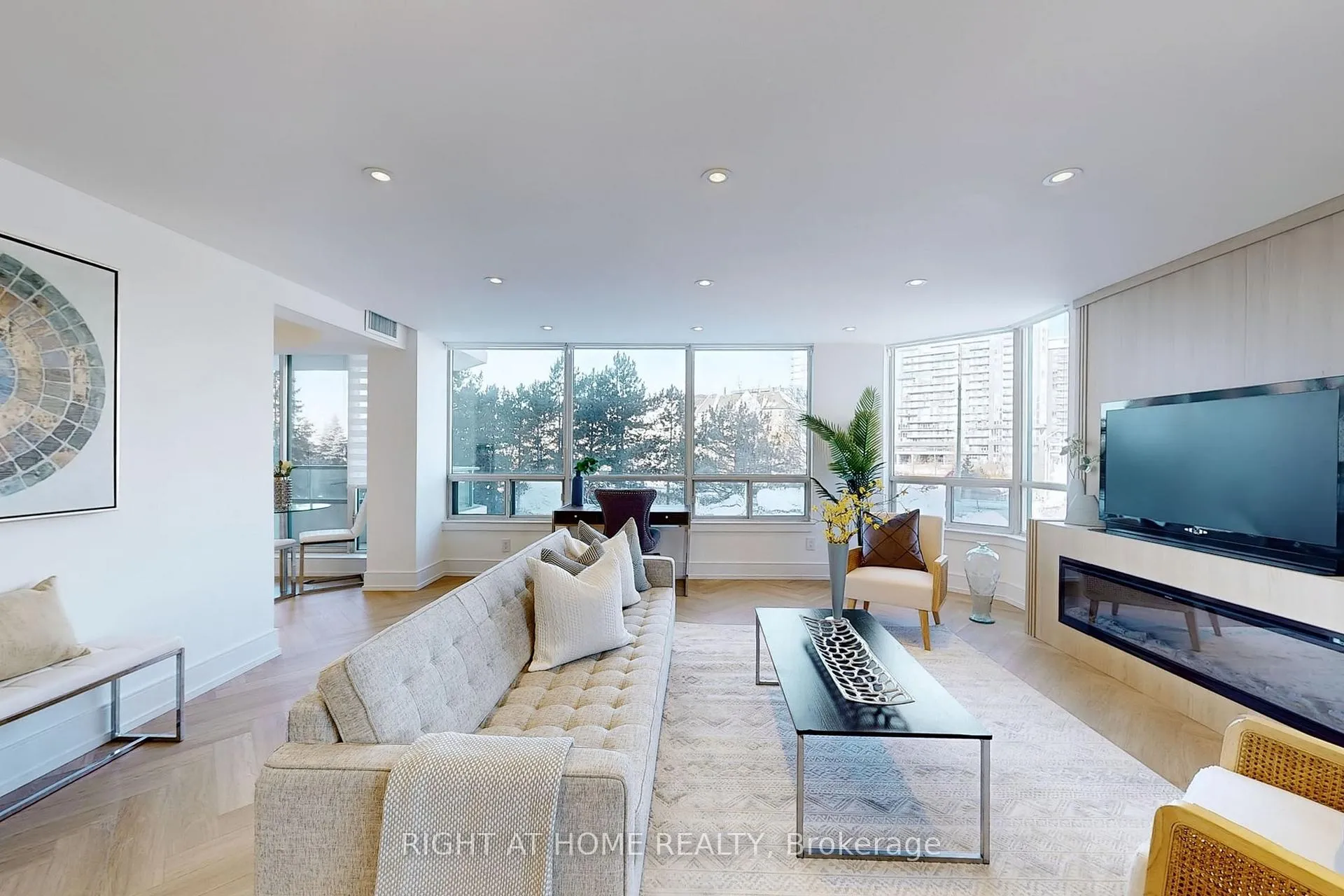 Photo 5 of Unit 310, 120 Promenade Circle, Vaughan, Brownridge — HOMEH
