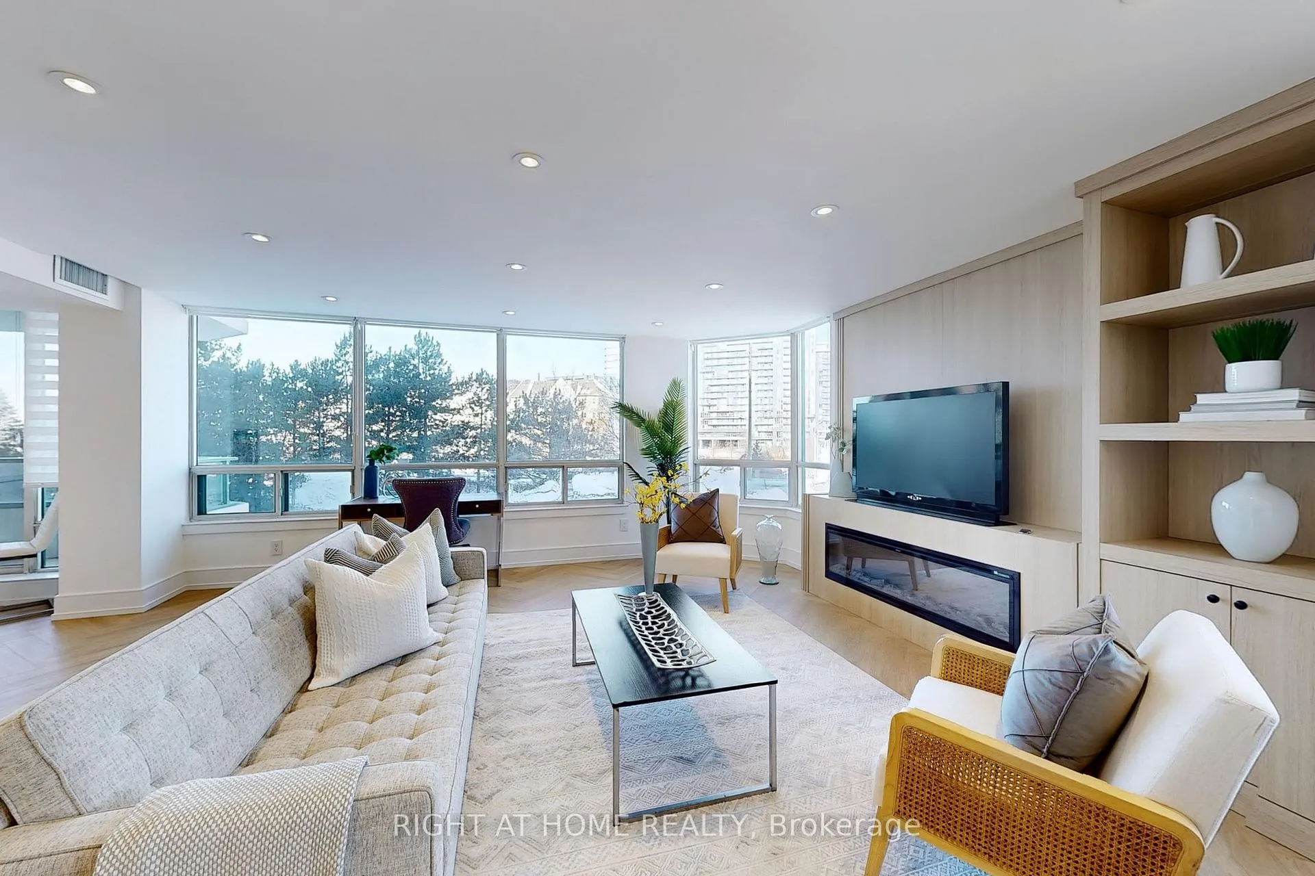Photo 6 of Unit 310, 120 Promenade Circle, Vaughan, Brownridge — HOMEH