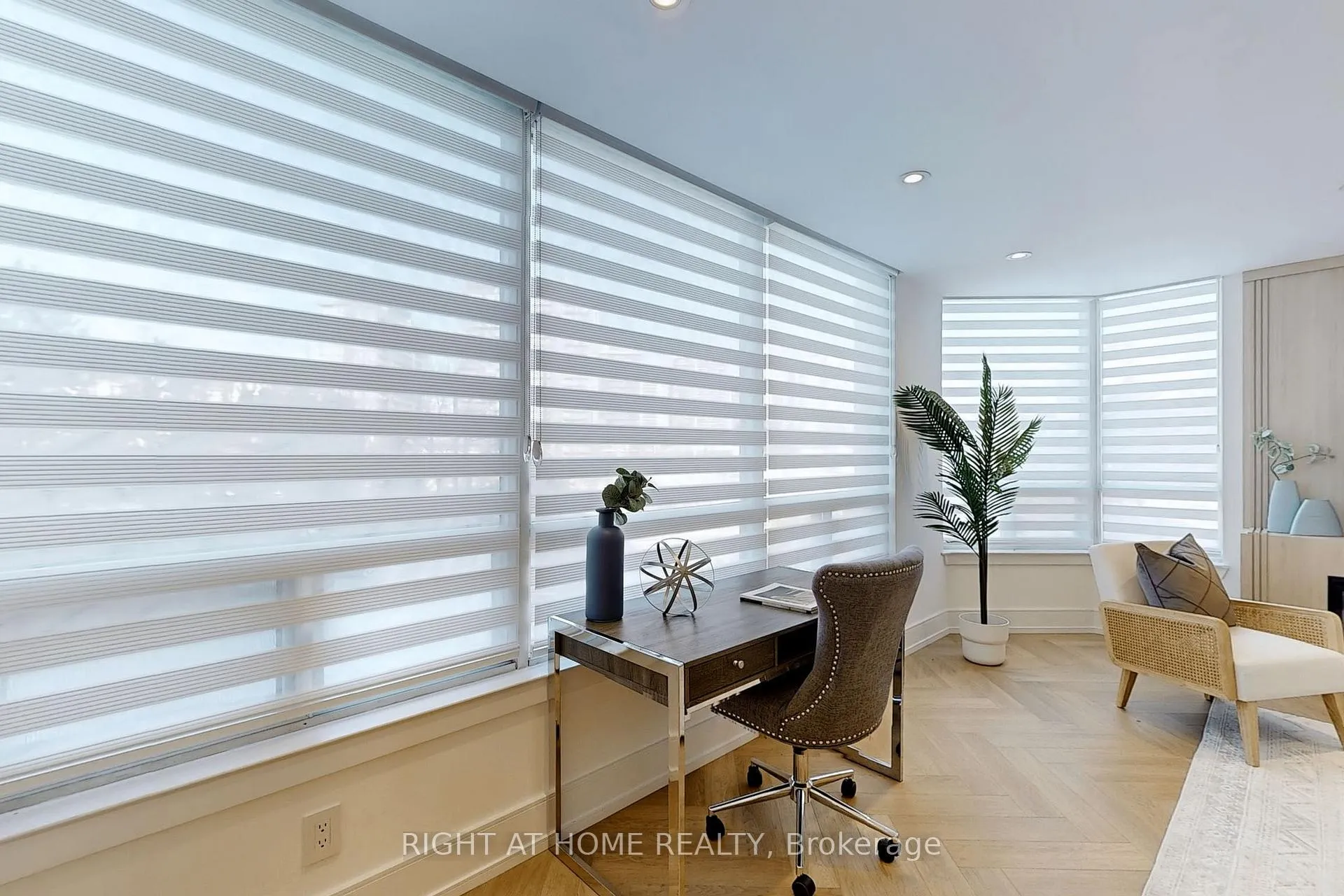 Photo 10 of Unit 310, 120 Promenade Circle, Vaughan, Brownridge — HOMEH