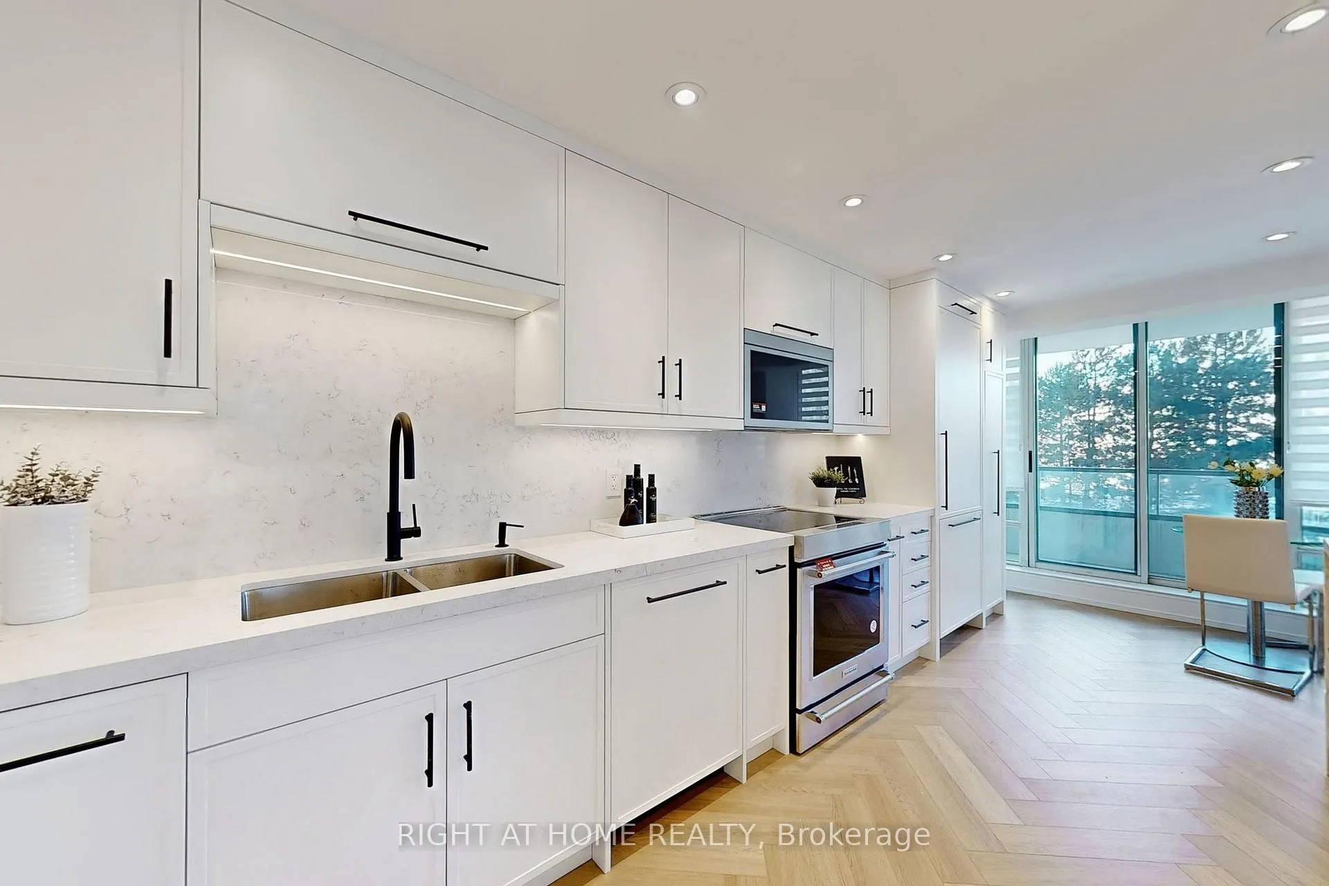 Photo 15 of Unit 310, 120 Promenade Circle, Vaughan, Brownridge — HOMEH