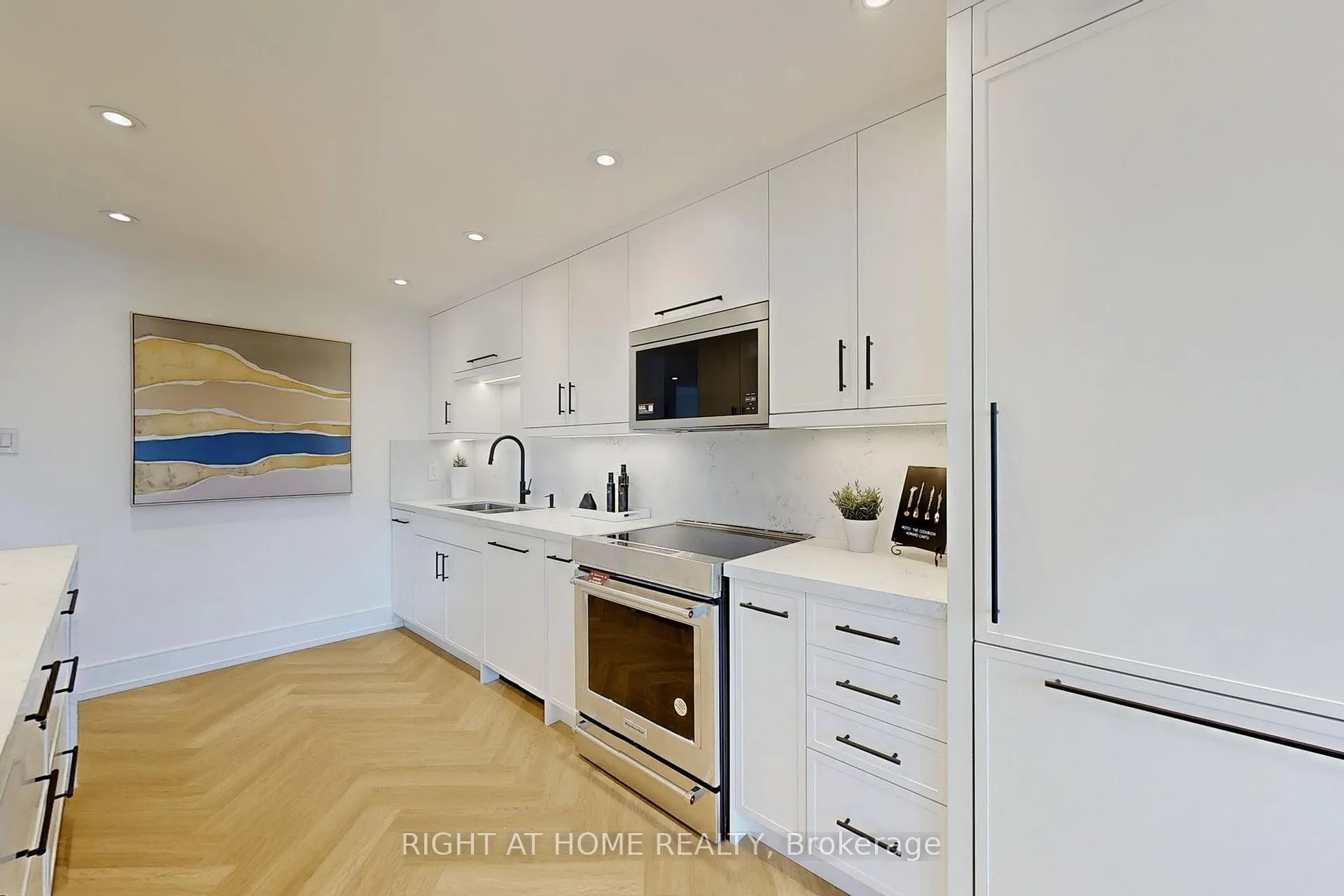 Photo 16 of Unit 310, 120 Promenade Circle, Vaughan, Brownridge — HOMEH