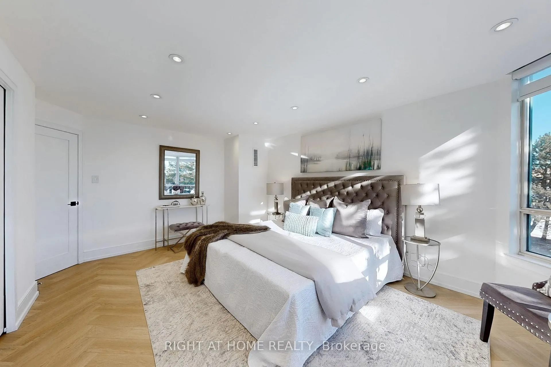 Photo 22 of Unit 310, 120 Promenade Circle, Vaughan, Brownridge — HOMEH