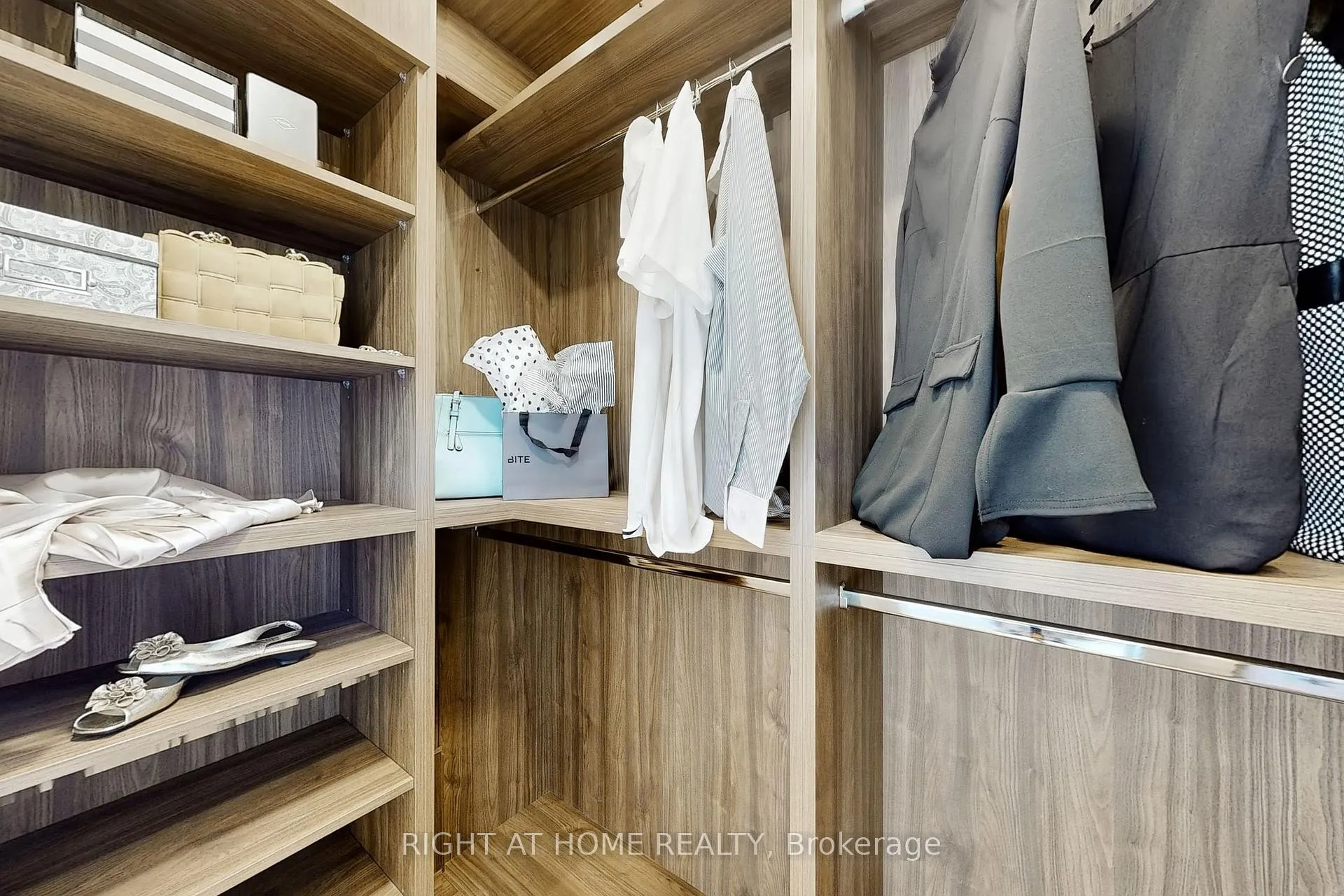 Photo 24 of Unit 310, 120 Promenade Circle, Vaughan, Brownridge — HOMEH