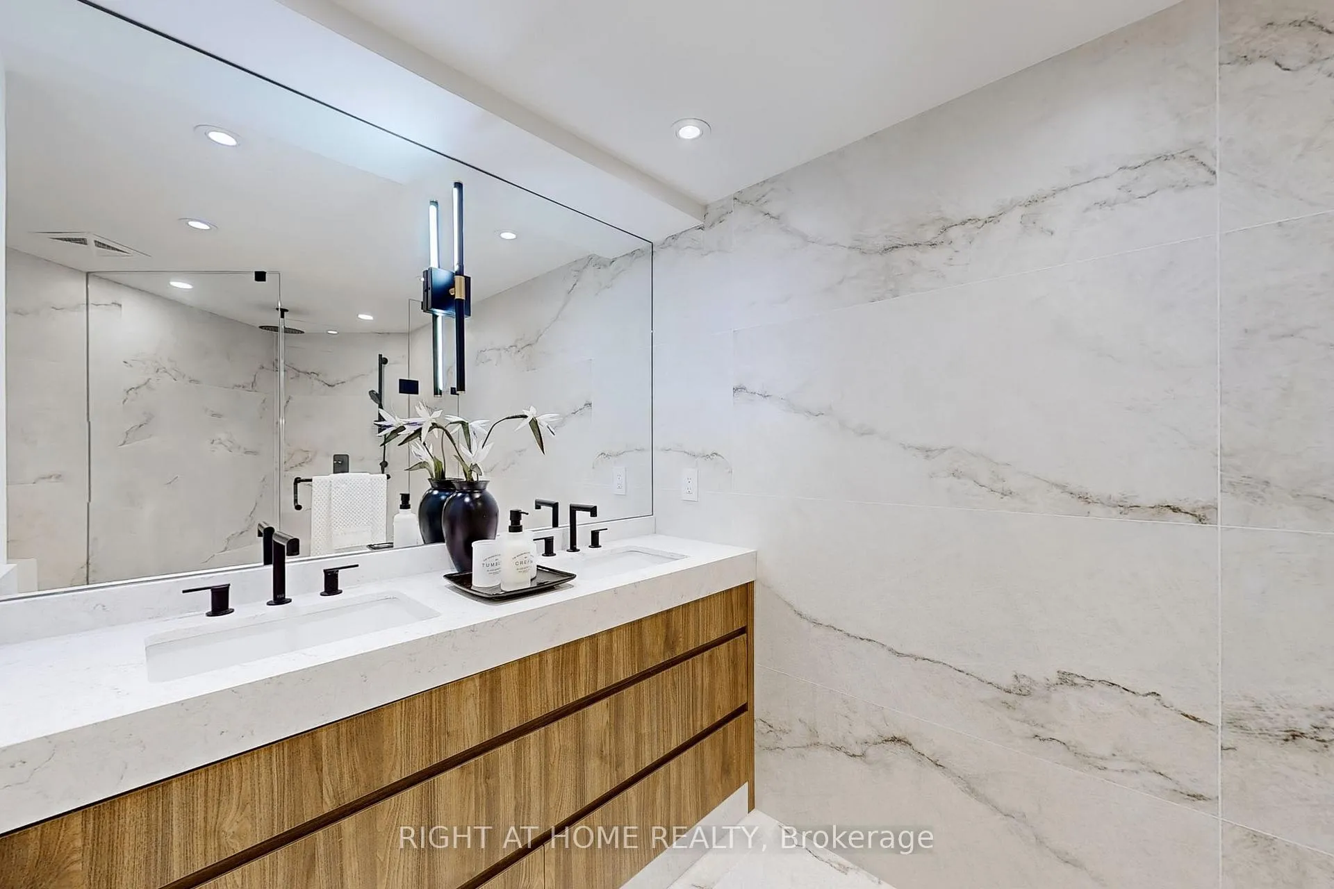 Photo 25 of Unit 310, 120 Promenade Circle, Vaughan, Brownridge — HOMEH
