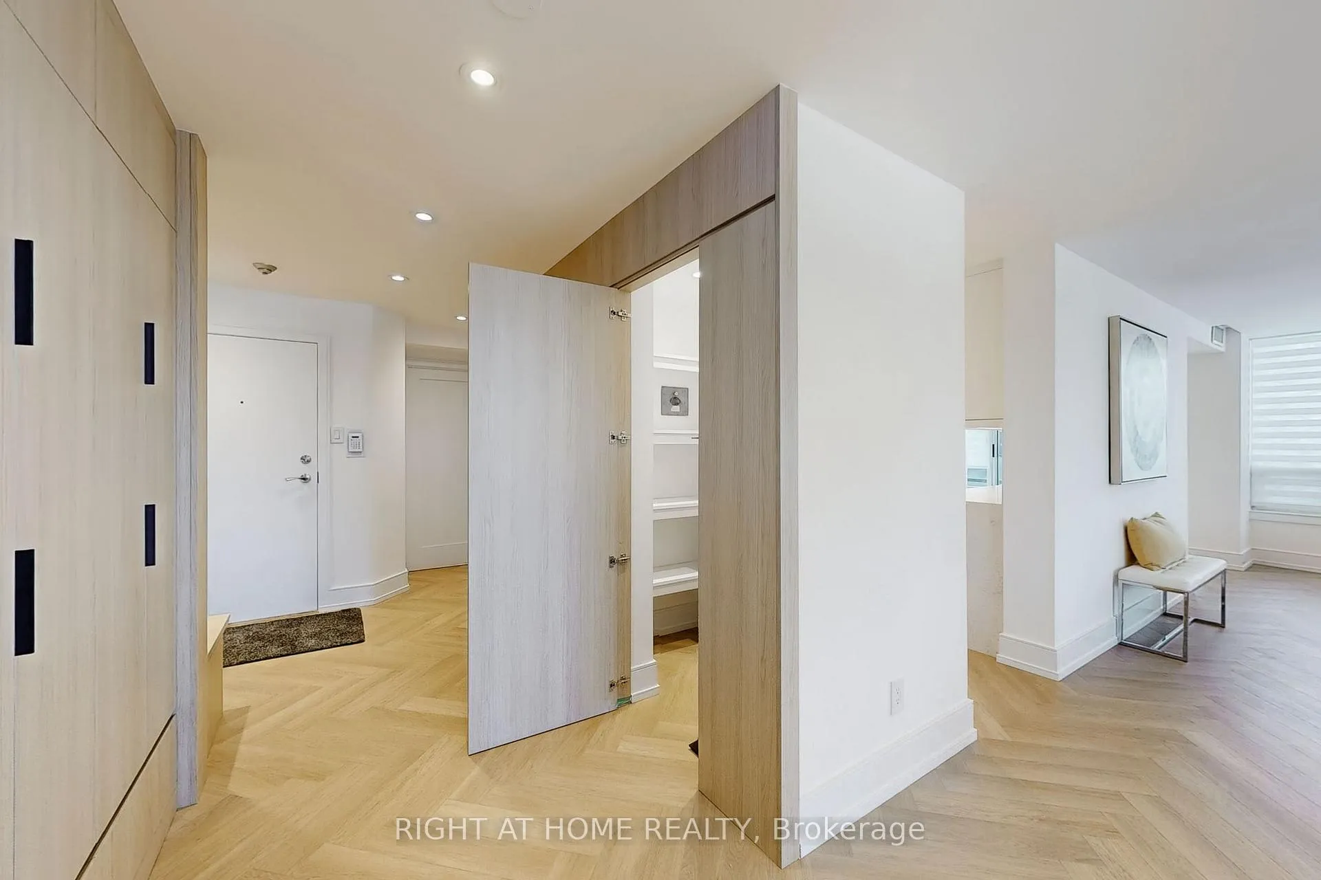 Photo 33 of Unit 310, 120 Promenade Circle, Vaughan, Brownridge — HOMEH