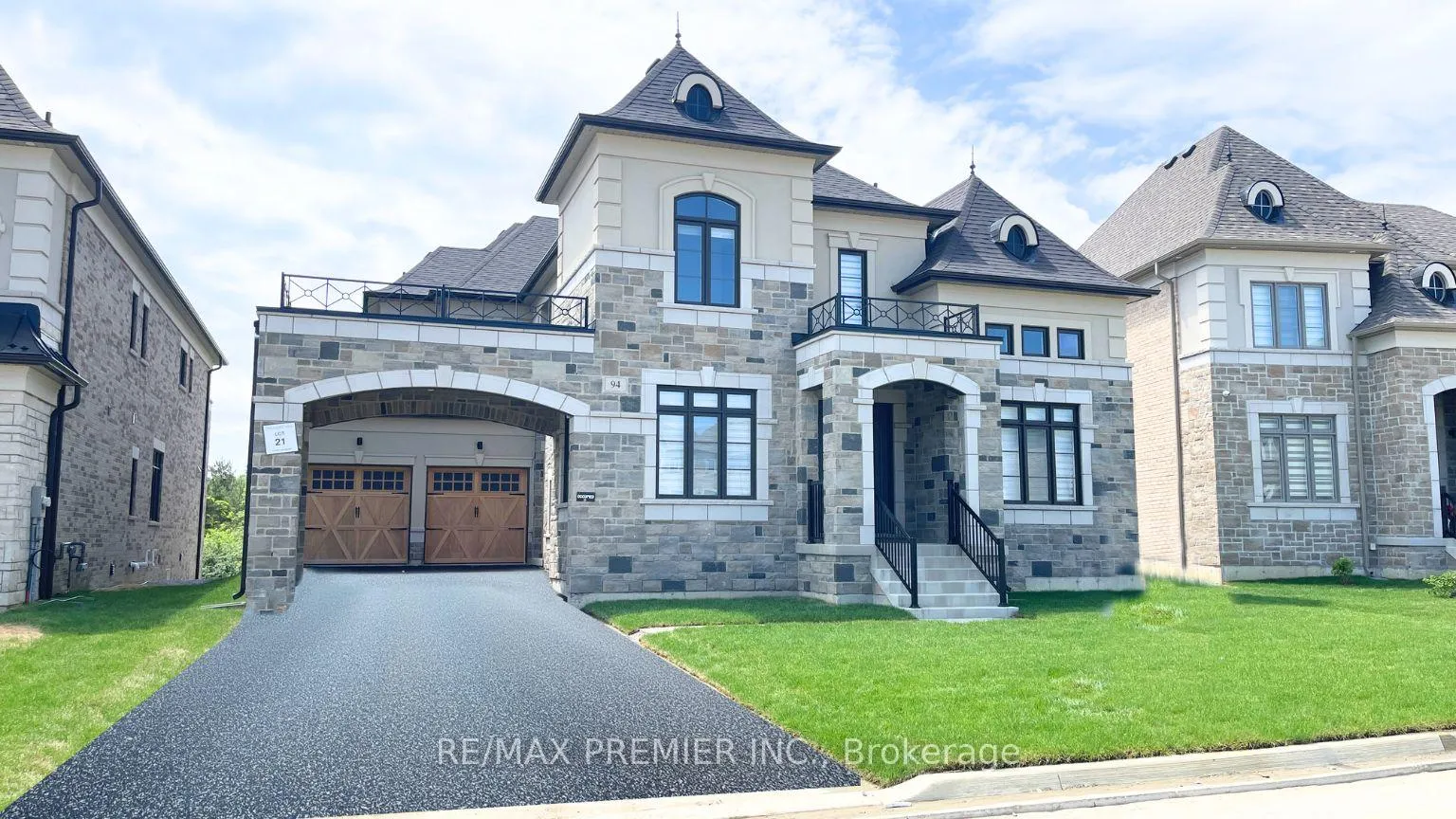 Photo 1 of 94 Sunny Acre Crescent, King, King City — HOMEH
