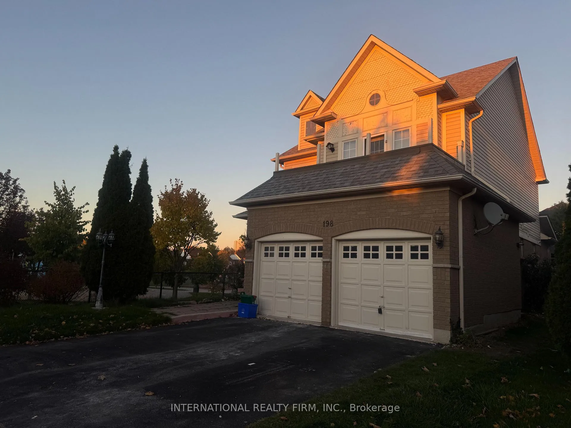 Photo 2 of Unit Basement, 198 willowbrook Drive, Whitby, Williamsburg — HOMEH