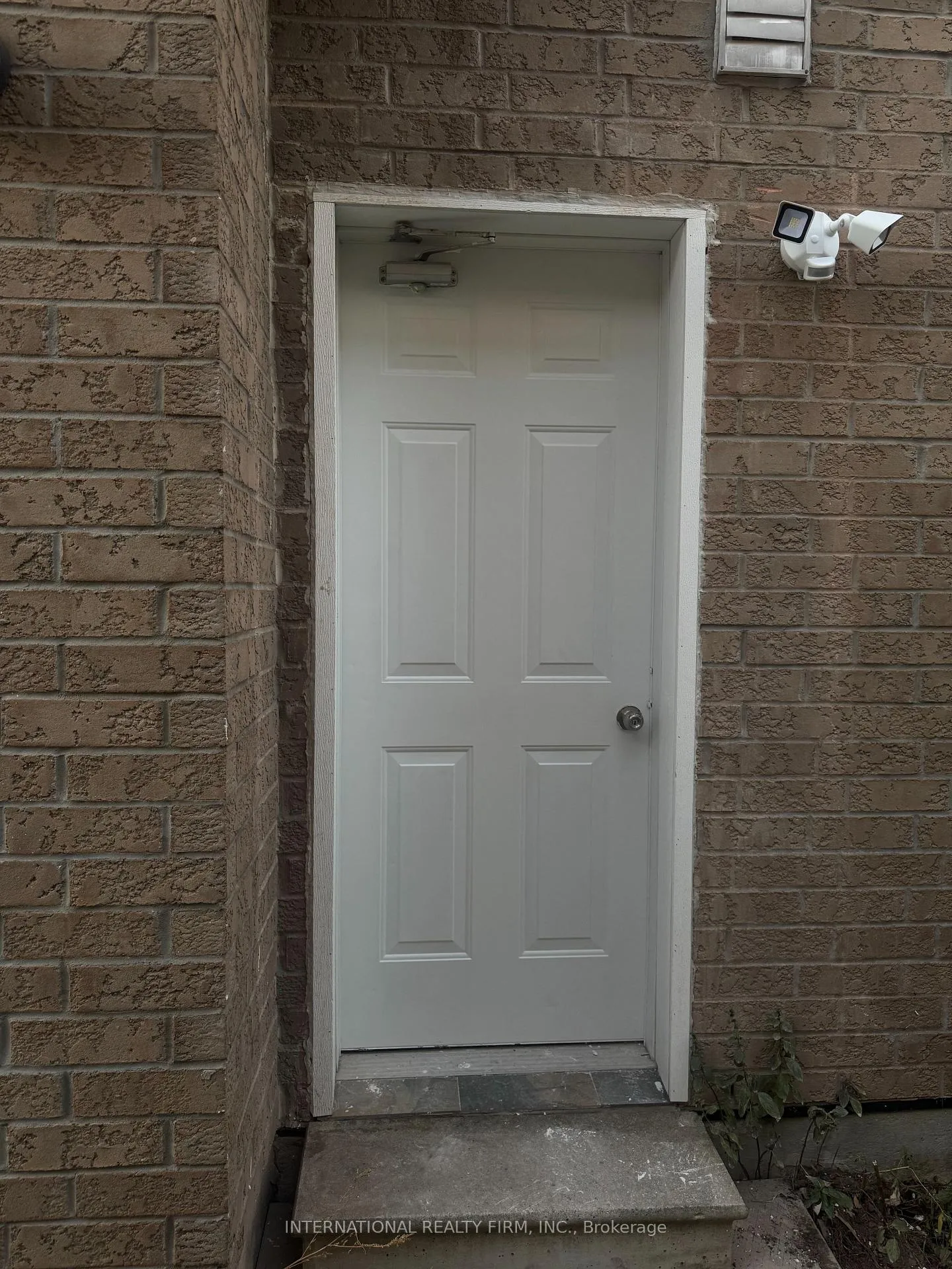 Photo 3 of Unit Basement, 198 willowbrook Drive, Whitby, Williamsburg — HOMEH