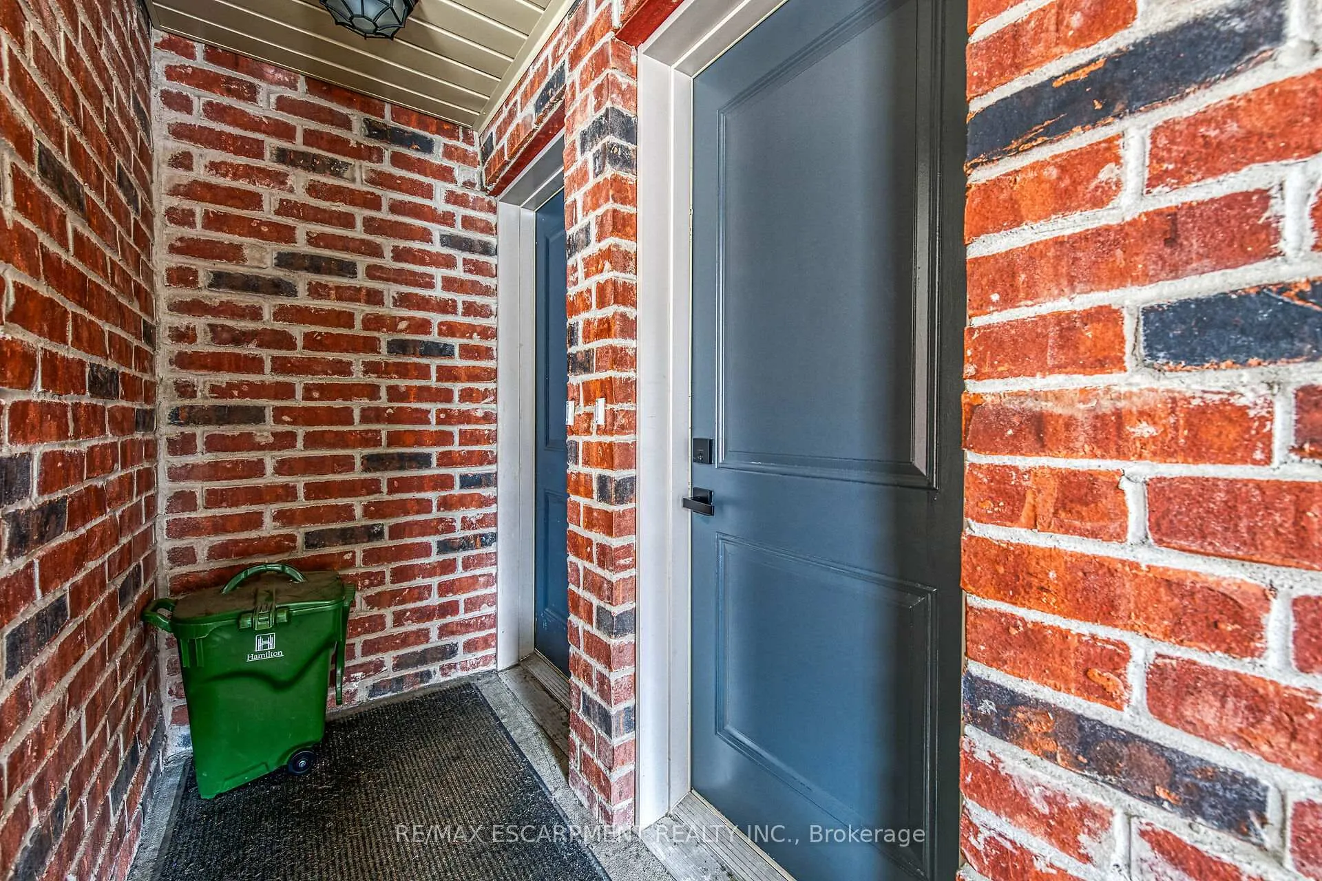 Photo 5 of 87 Young Street, Hamilton, Corktown — HOMEH