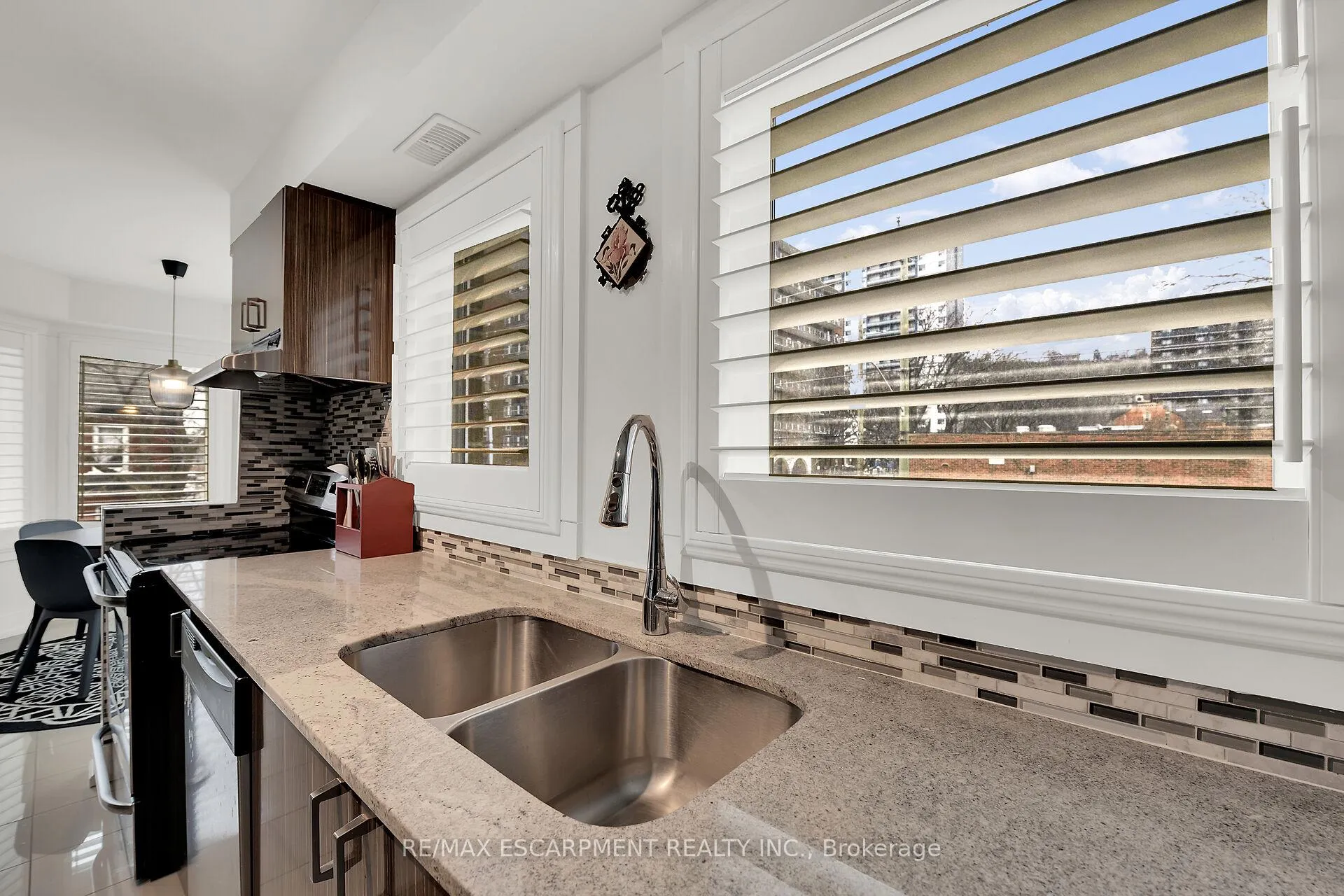 Photo 10 of 87 Young Street, Hamilton, Corktown — HOMEH