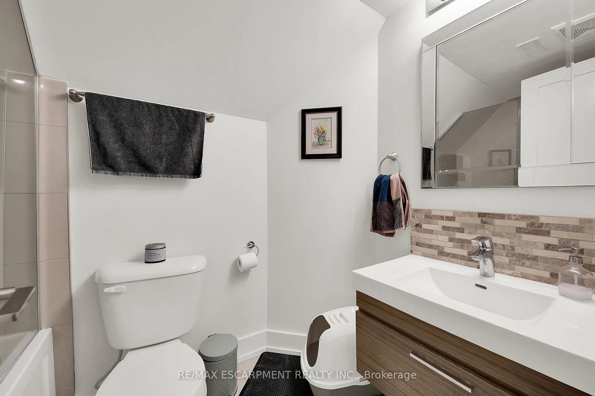 Photo 23 of 87 Young Street, Hamilton, Corktown — HOMEH