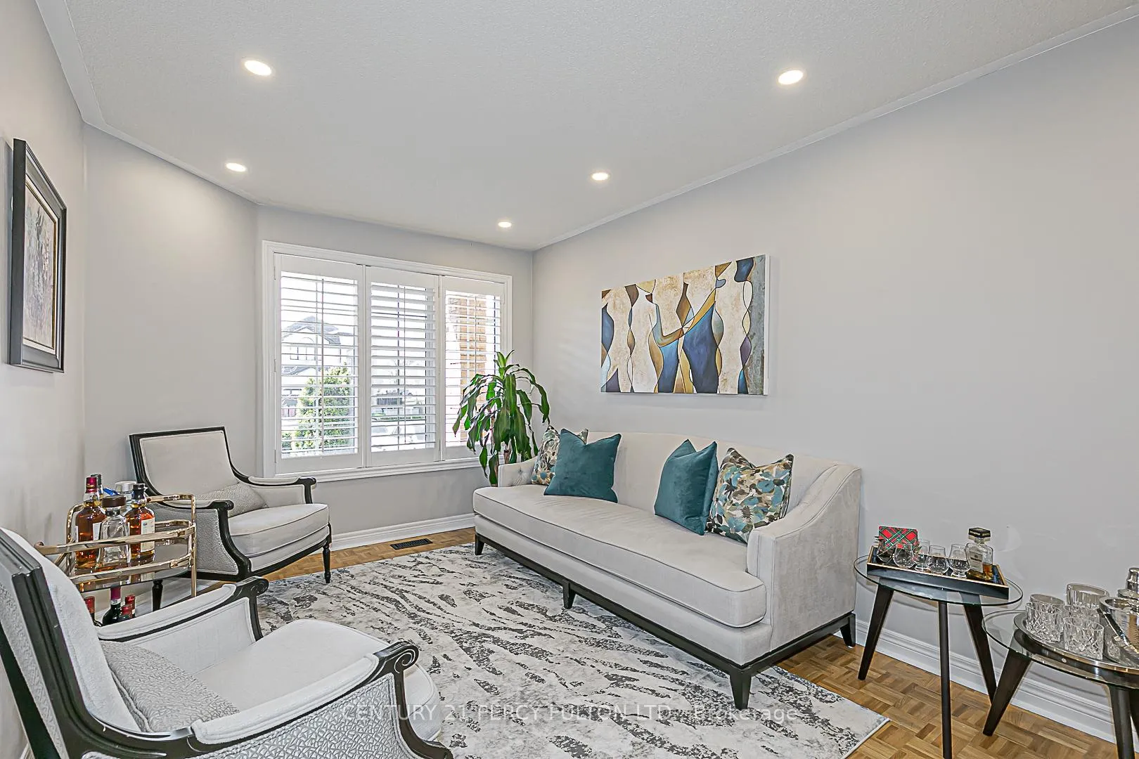 Photo 4 of 151 Rosanna Crescent, Vaughan, Maple — HOMEH