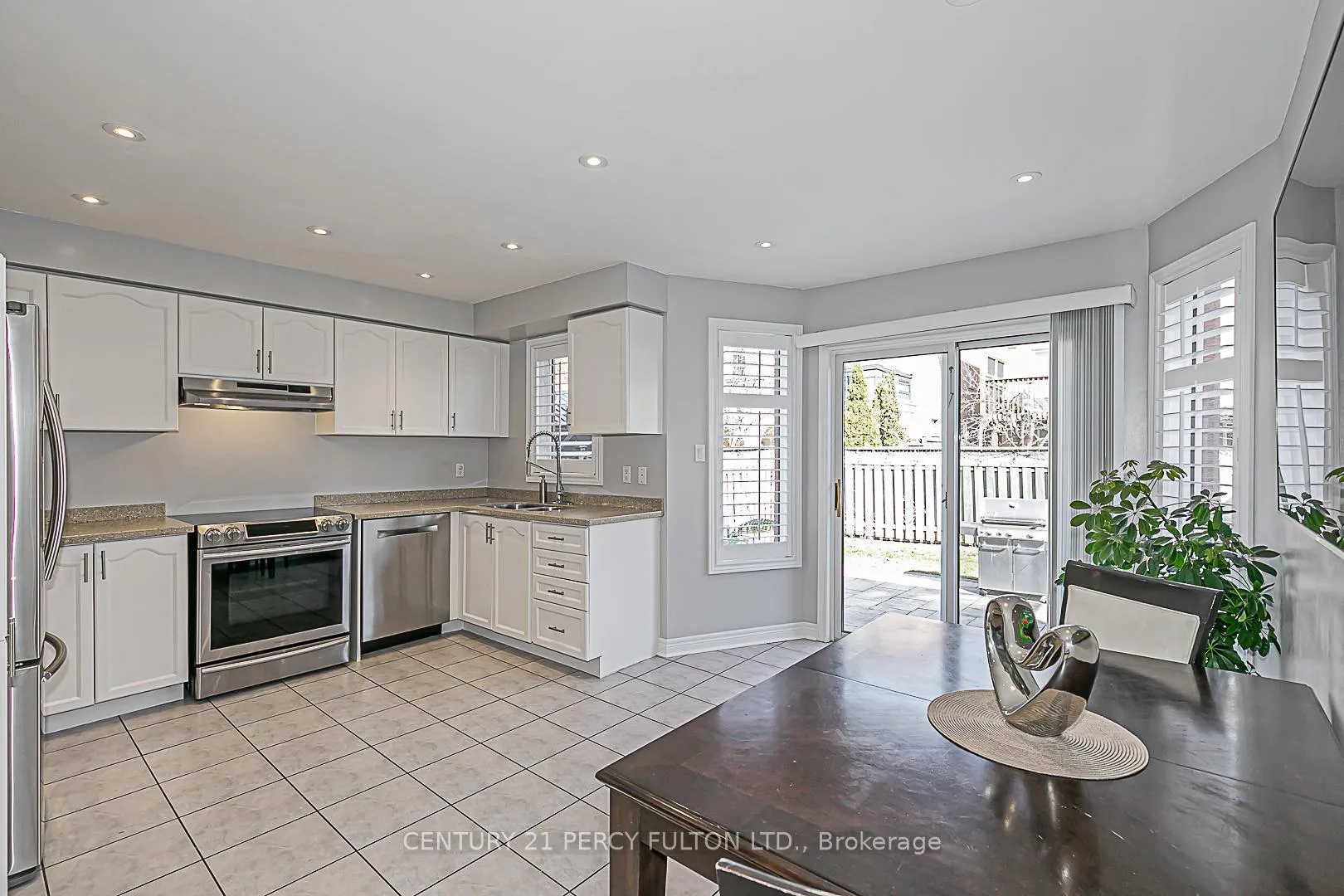 Photo 9 of 151 Rosanna Crescent, Vaughan, Maple — HOMEH