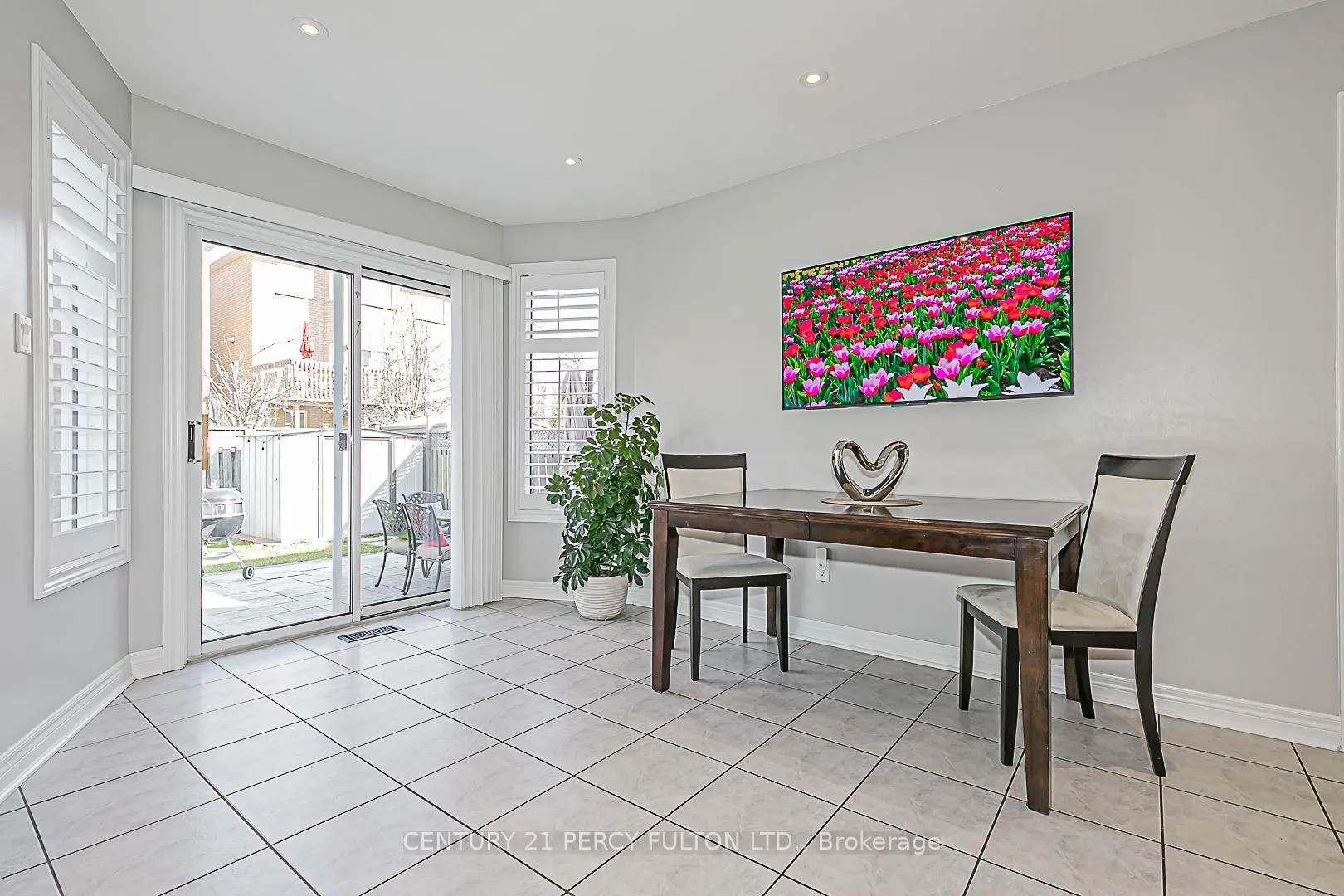 Photo 12 of 151 Rosanna Crescent, Vaughan, Maple — HOMEH