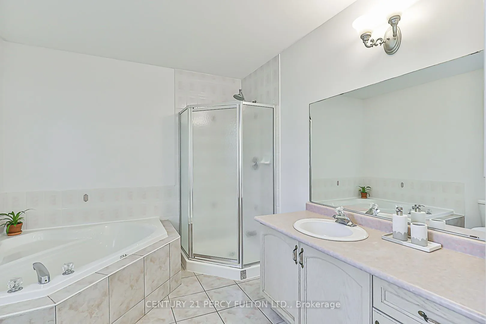 Photo 19 of 151 Rosanna Crescent, Vaughan, Maple — HOMEH