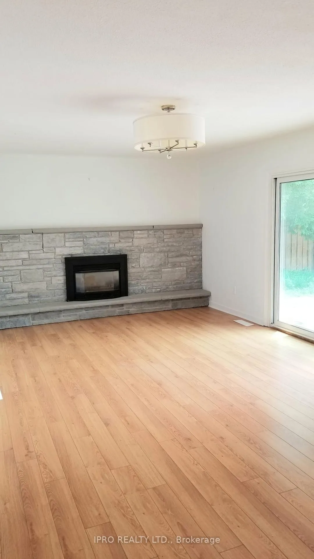 Photo 4 of 255 Patricia Drive, King, King City — HOMEH