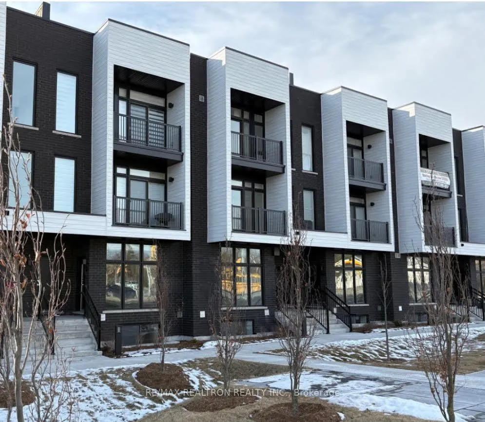 Front of Unit 5, 184 Angus Drive N
