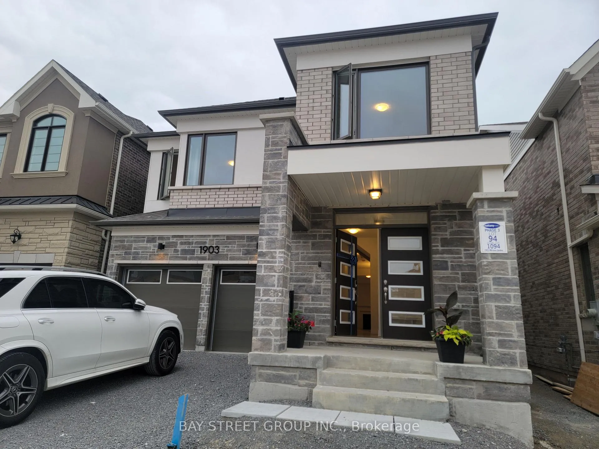 Photo 1 of Unit Upper, 1903 Narcissus Gardens, Pickering, Rural Pickering — HOMEH