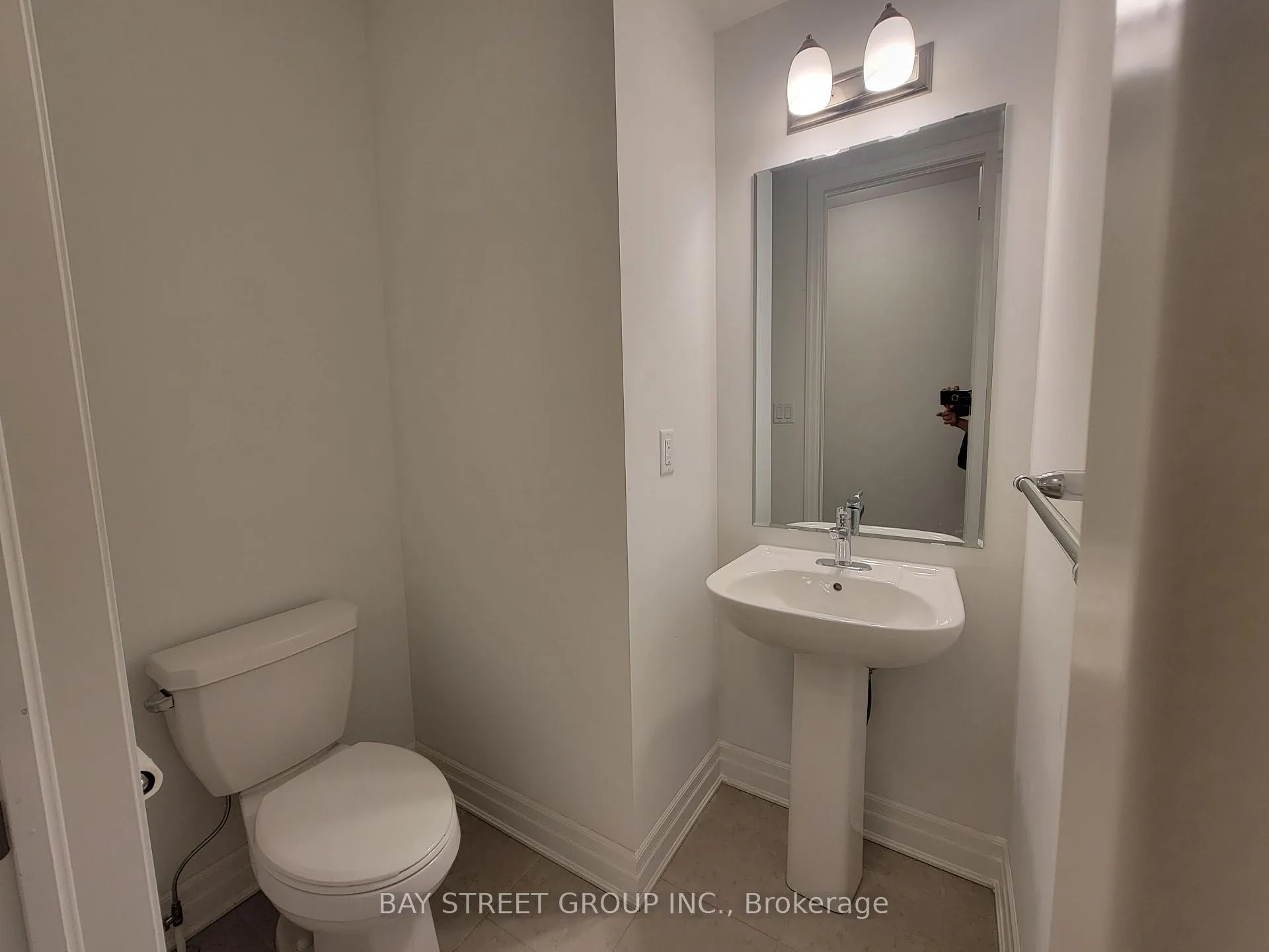 Photo 5 of Unit Upper, 1903 Narcissus Gardens, Pickering, Rural Pickering — HOMEH