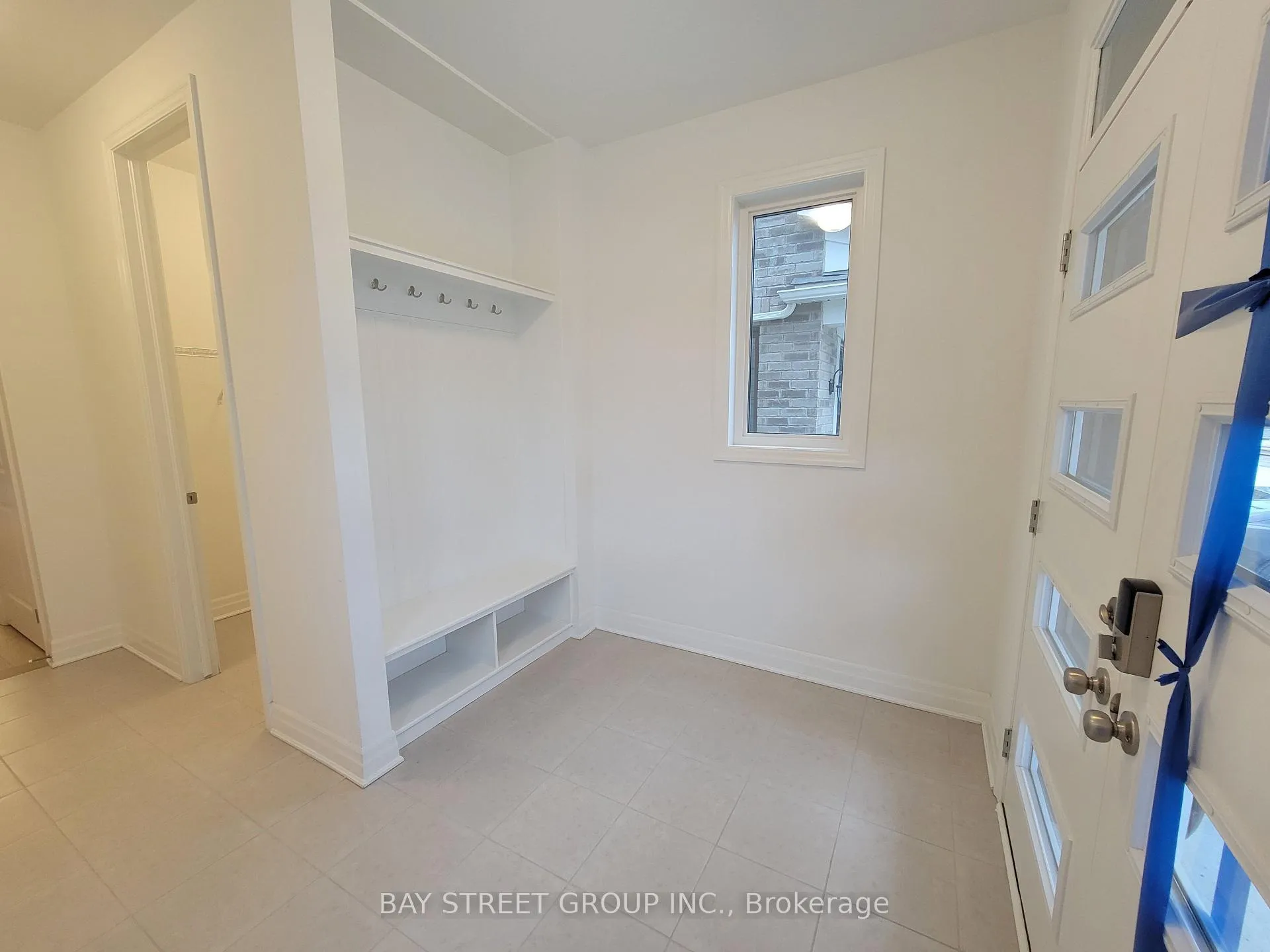 Photo 6 of Unit Upper, 1903 Narcissus Gardens, Pickering, Rural Pickering — HOMEH