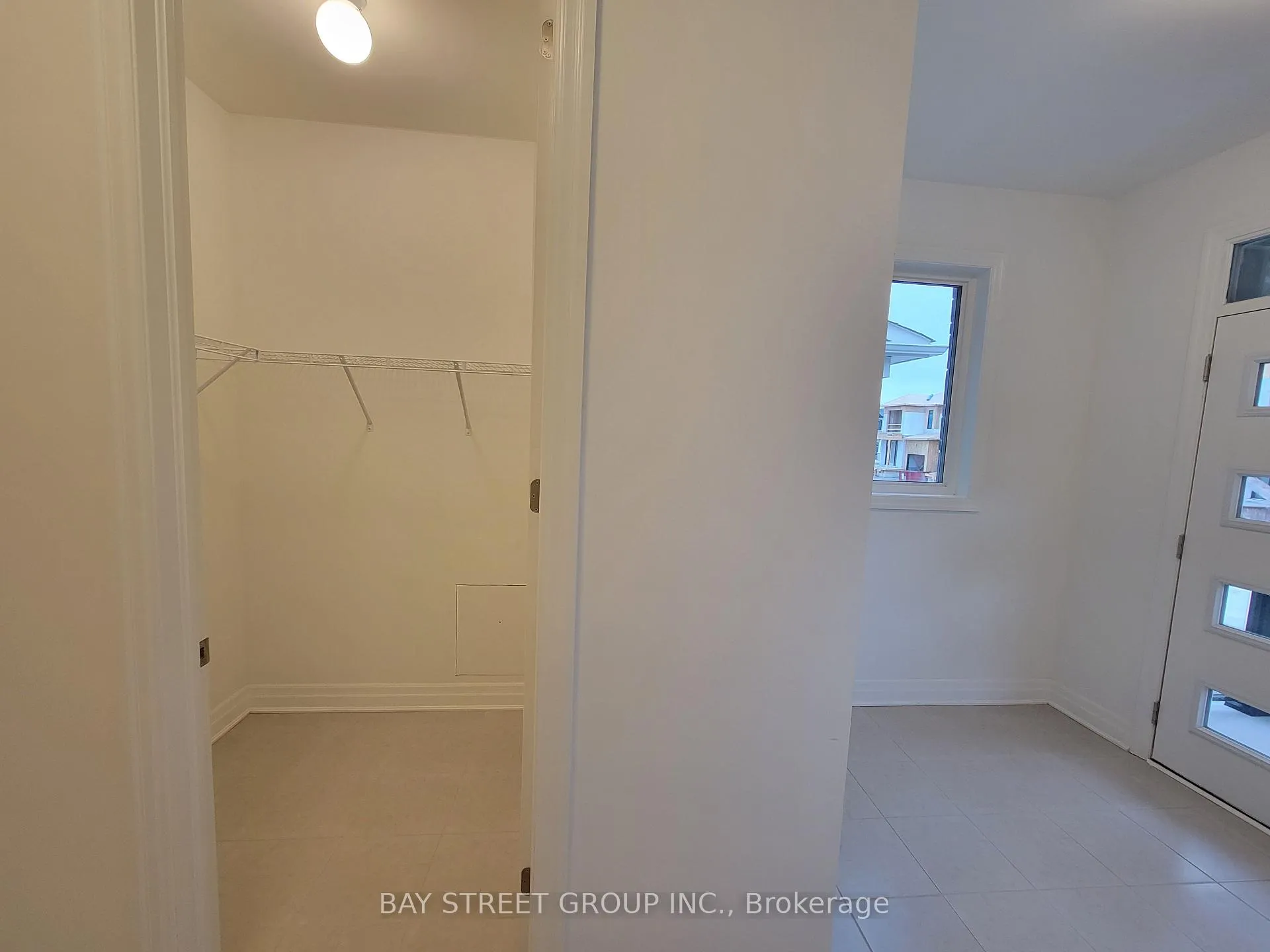 Photo 8 of Unit Upper, 1903 Narcissus Gardens, Pickering, Rural Pickering — HOMEH