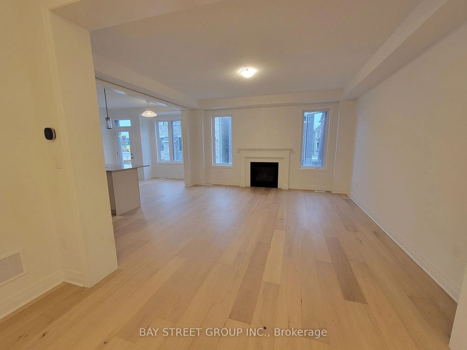 Photo 12 of Unit Upper, 1903 Narcissus Gardens, Pickering, Rural Pickering — HOMEH