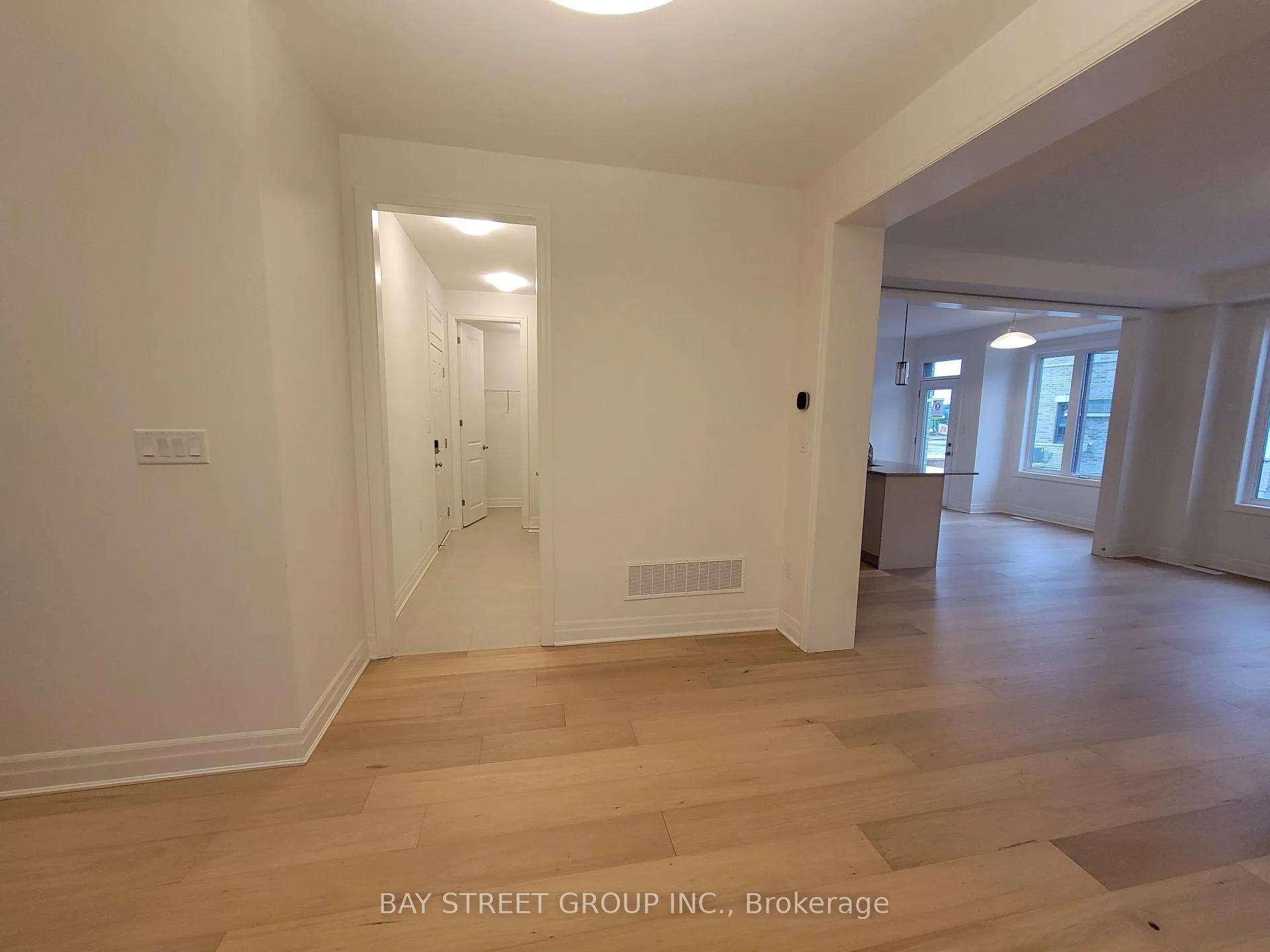 Photo 13 of Unit Upper, 1903 Narcissus Gardens, Pickering, Rural Pickering — HOMEH