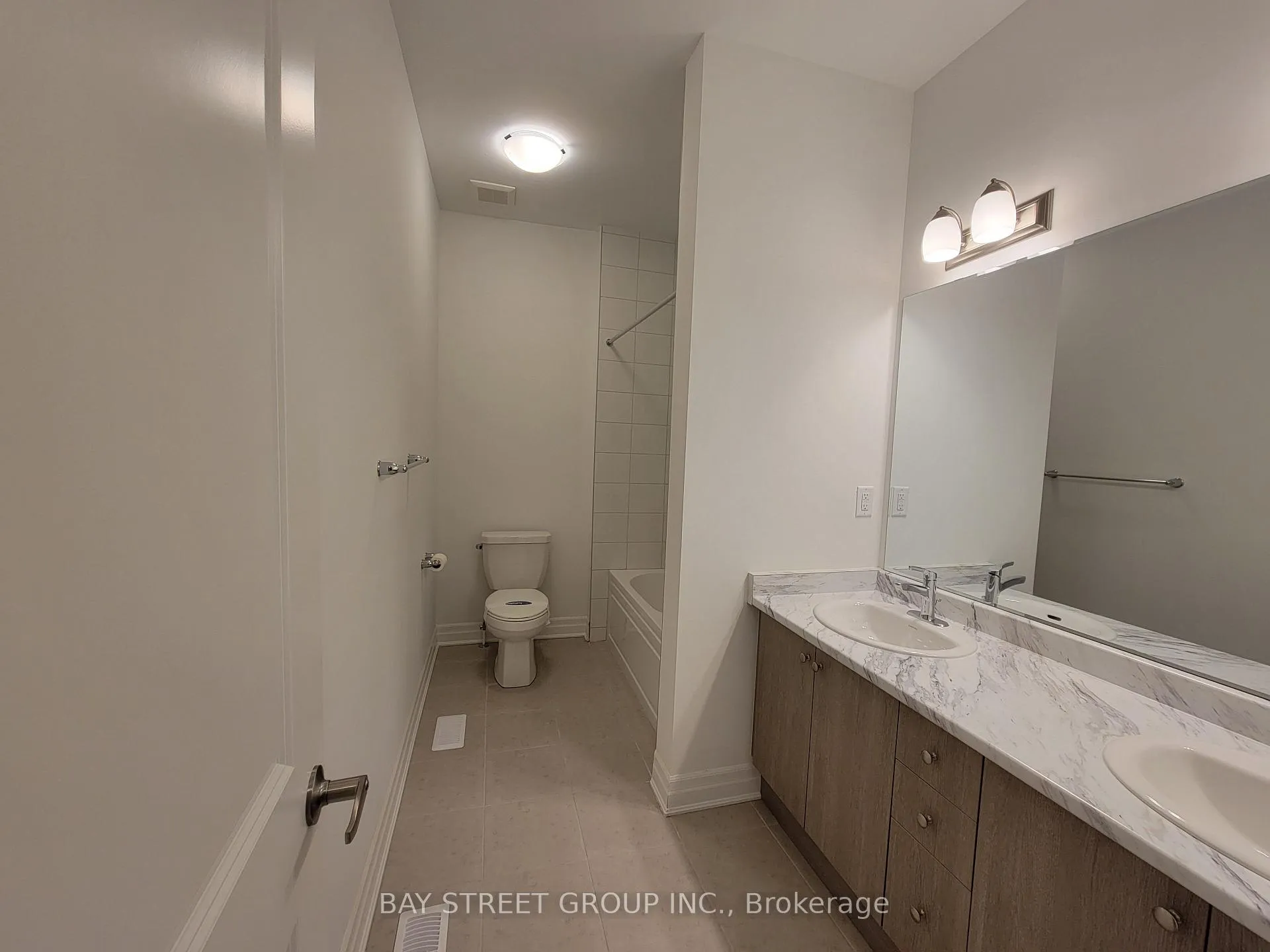 Photo 23 of Unit Upper, 1903 Narcissus Gardens, Pickering, Rural Pickering — HOMEH
