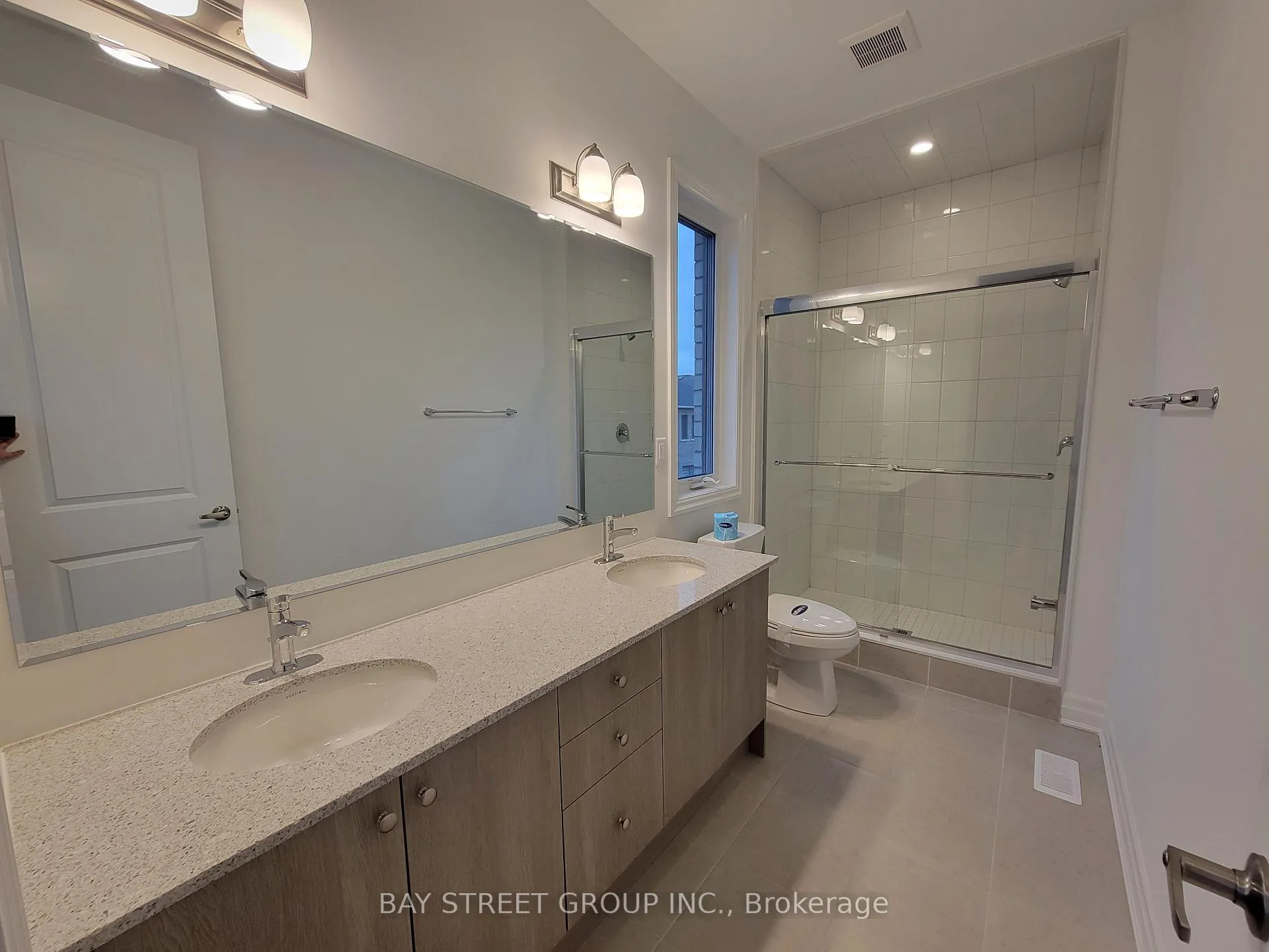 Photo 29 of Unit Upper, 1903 Narcissus Gardens, Pickering, Rural Pickering — HOMEH