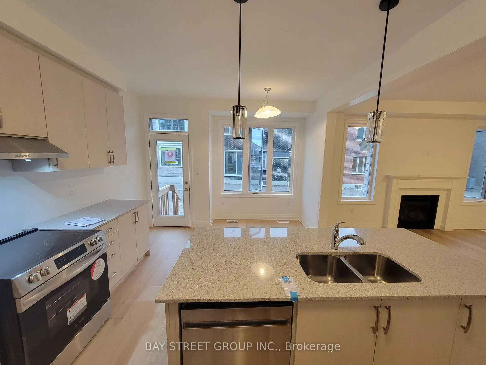 Photo 34 of Unit Upper, 1903 Narcissus Gardens, Pickering, Rural Pickering — HOMEH