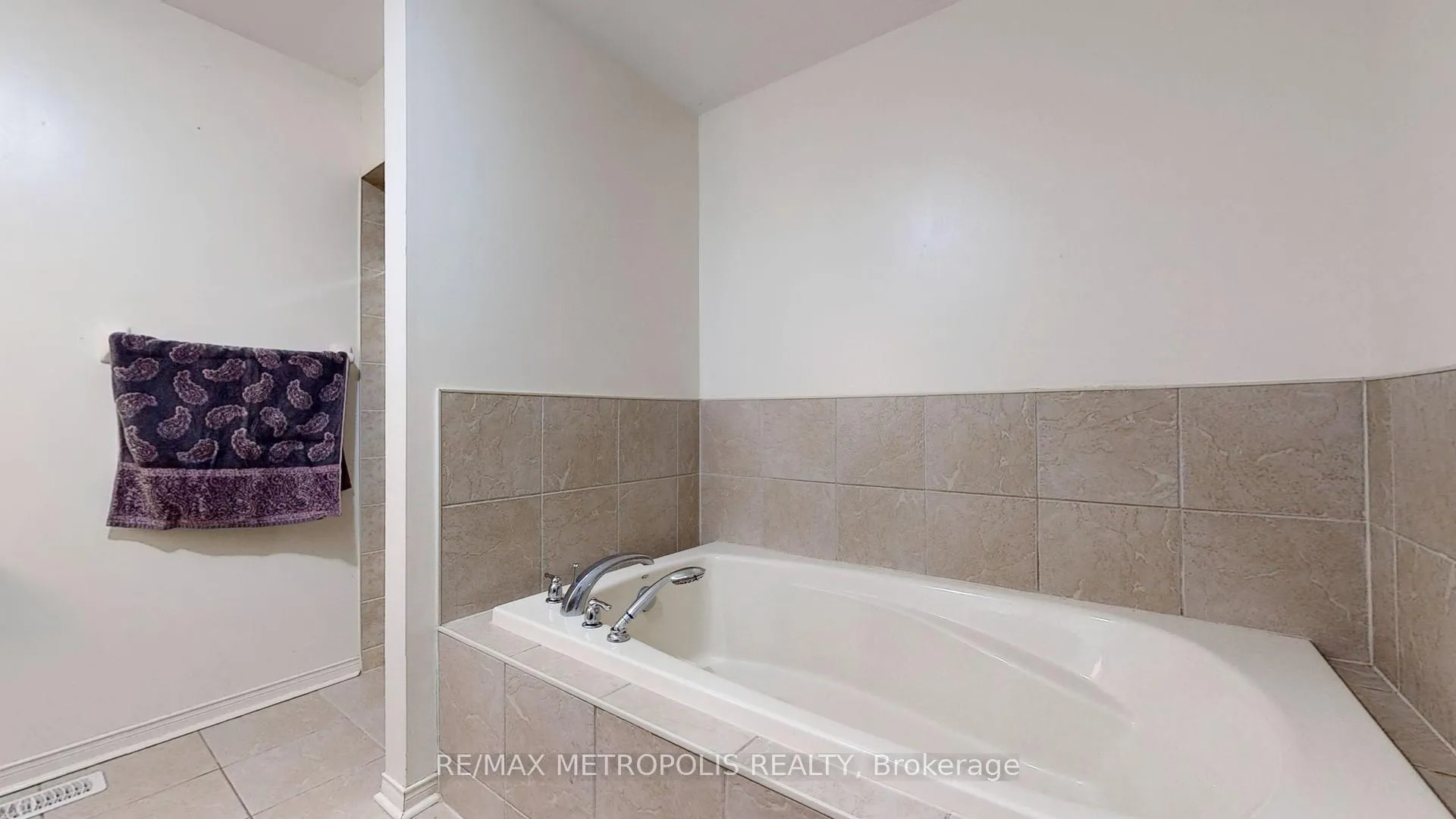 Photo 37 of Unit Upper, 1505 Pennel Drive, Oshawa, Taunton — HOMEH