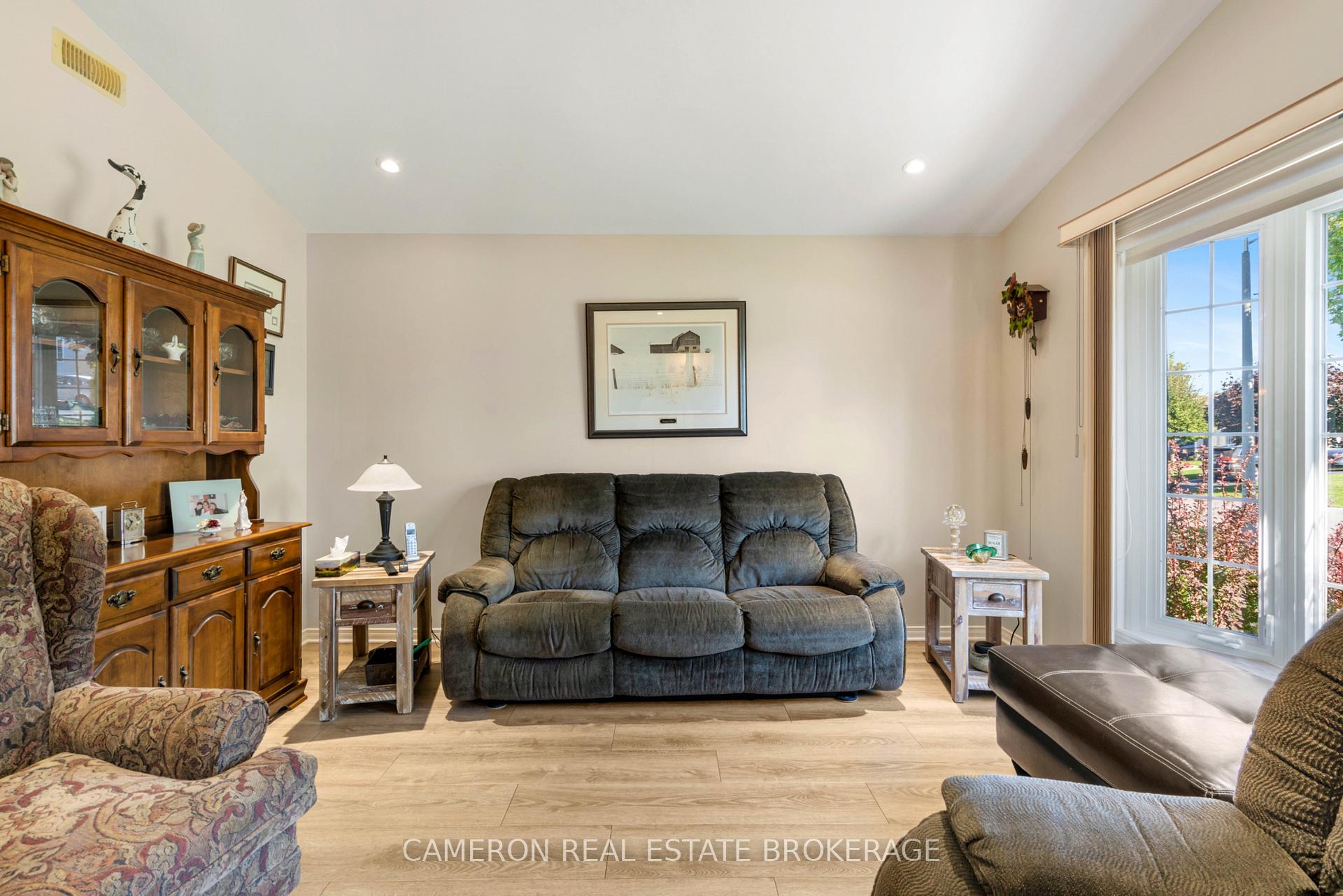 Photo 5 of 125 Dunbar Avenue, Cornwall — HOMEH