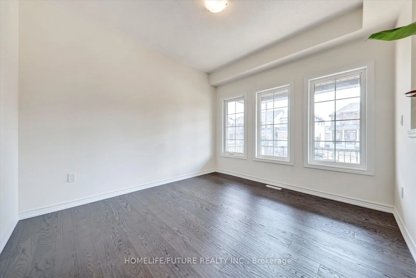 Photo 7 of 114 North Garden Boulevard, Scugog, Port Perry — HOMEH