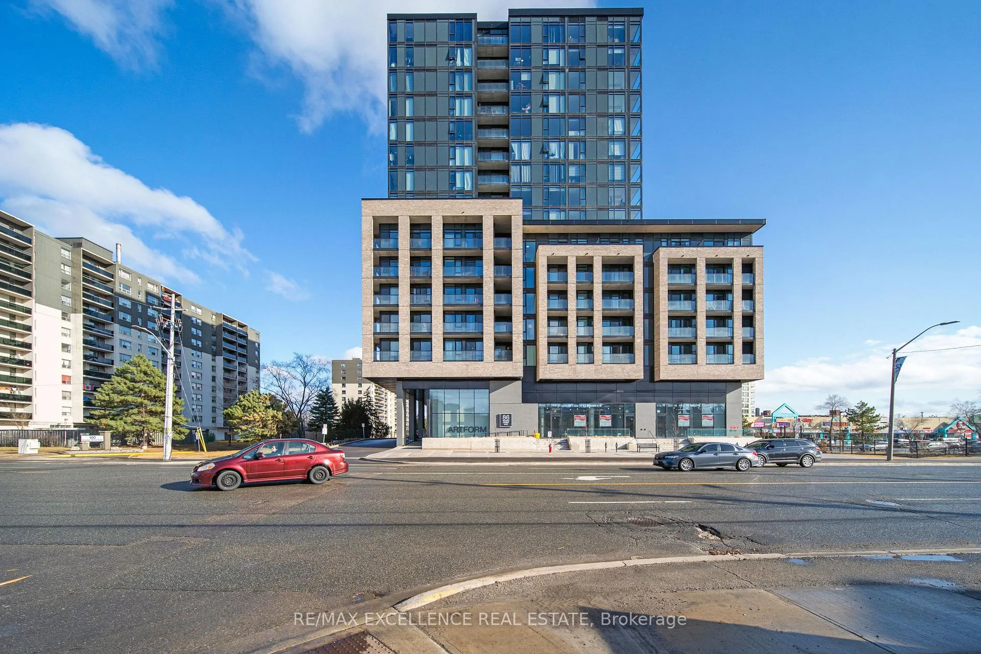 Front of Unit 819, 86 Dundas Street E
