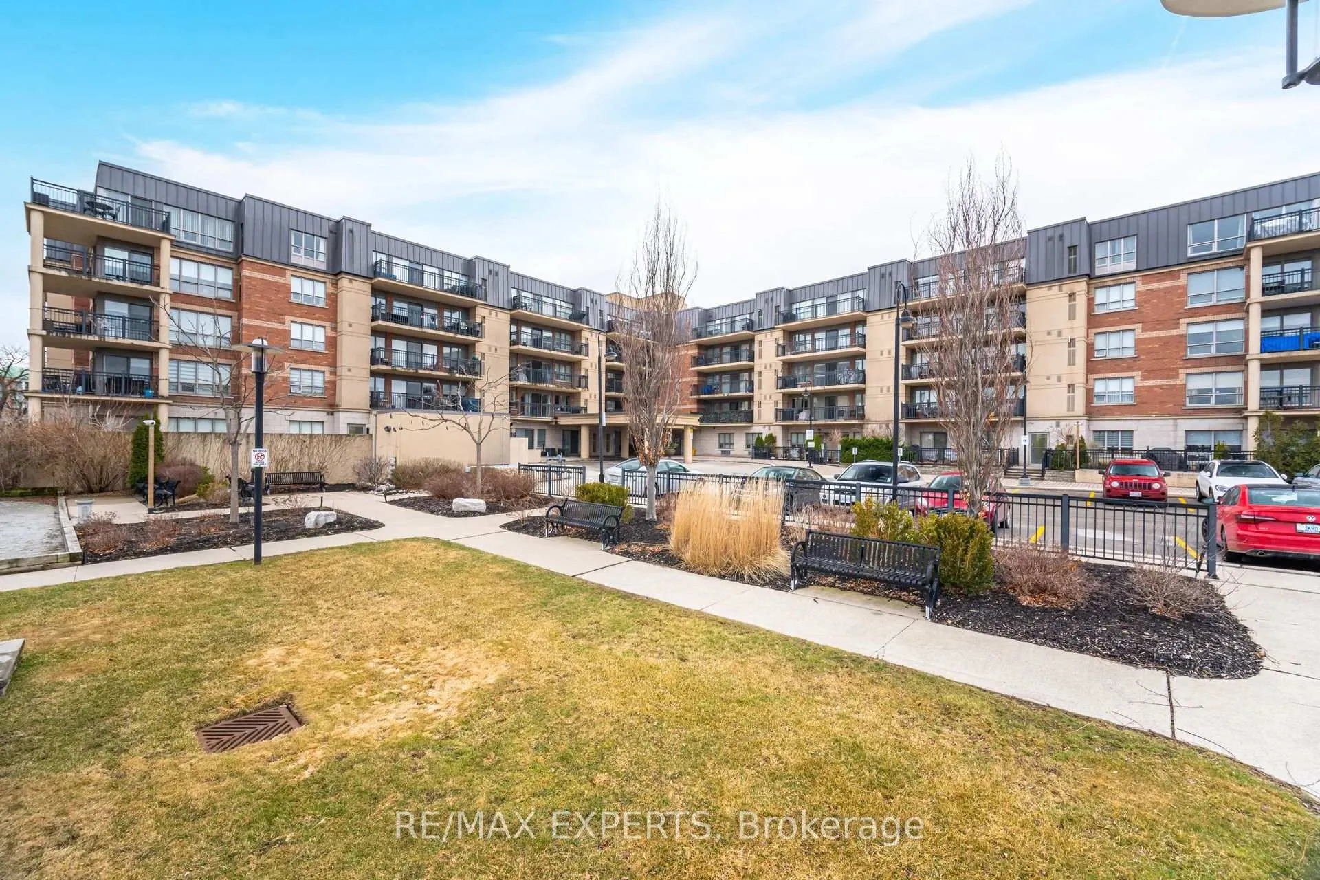 Photo 1 of Unit 403, 8026 Kipling Avenue W, Vaughan, West Woodbridge — HOMEH