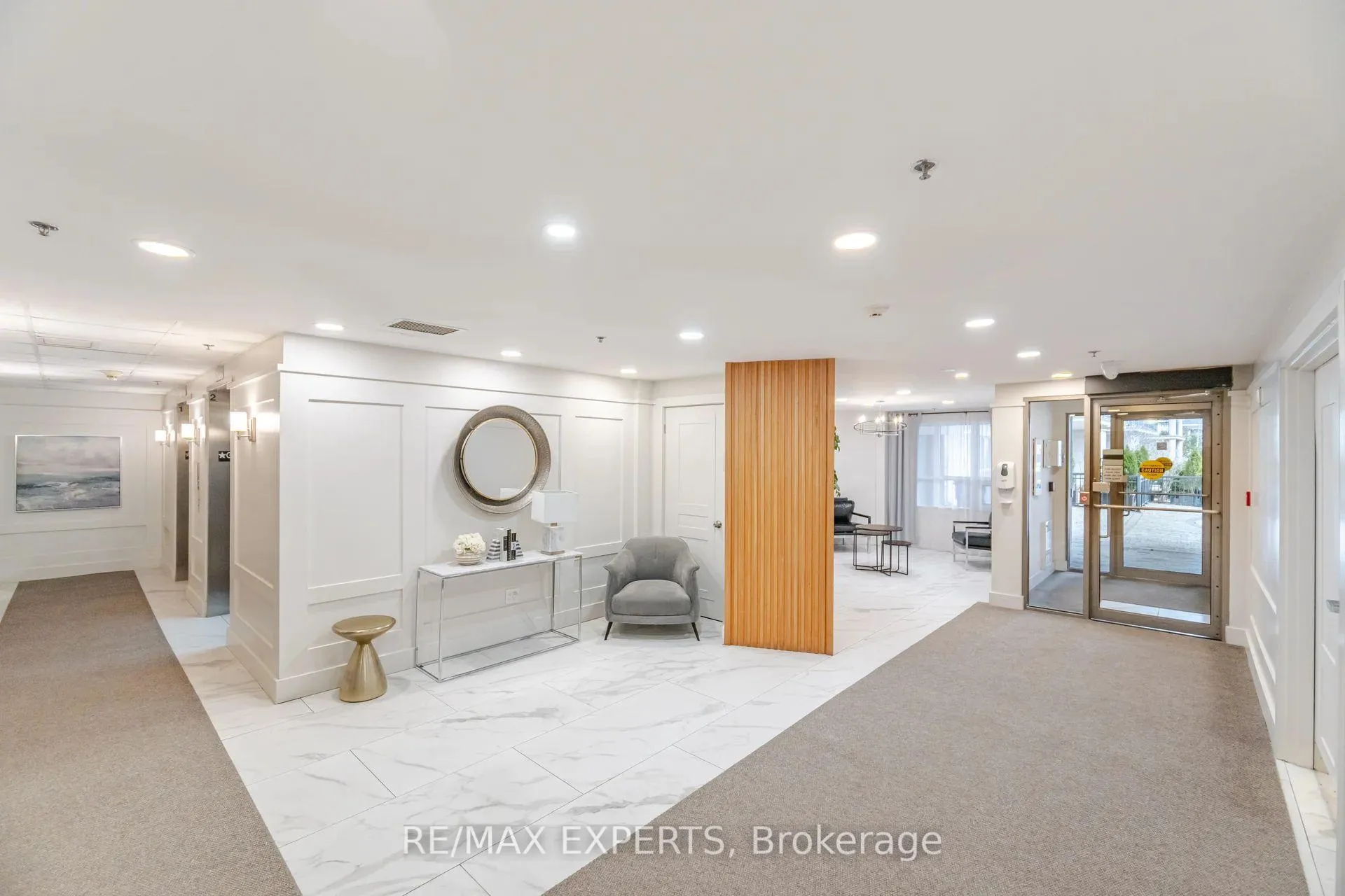 Photo 4 of Unit 403, 8026 Kipling Avenue W, Vaughan, West Woodbridge — HOMEH