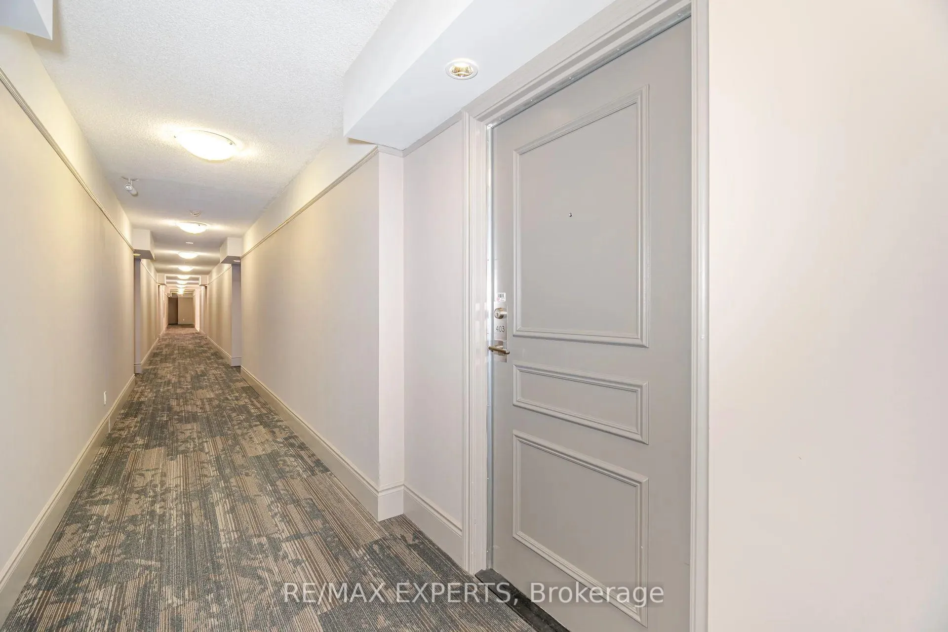 Photo 5 of Unit 403, 8026 Kipling Avenue W, Vaughan, West Woodbridge — HOMEH