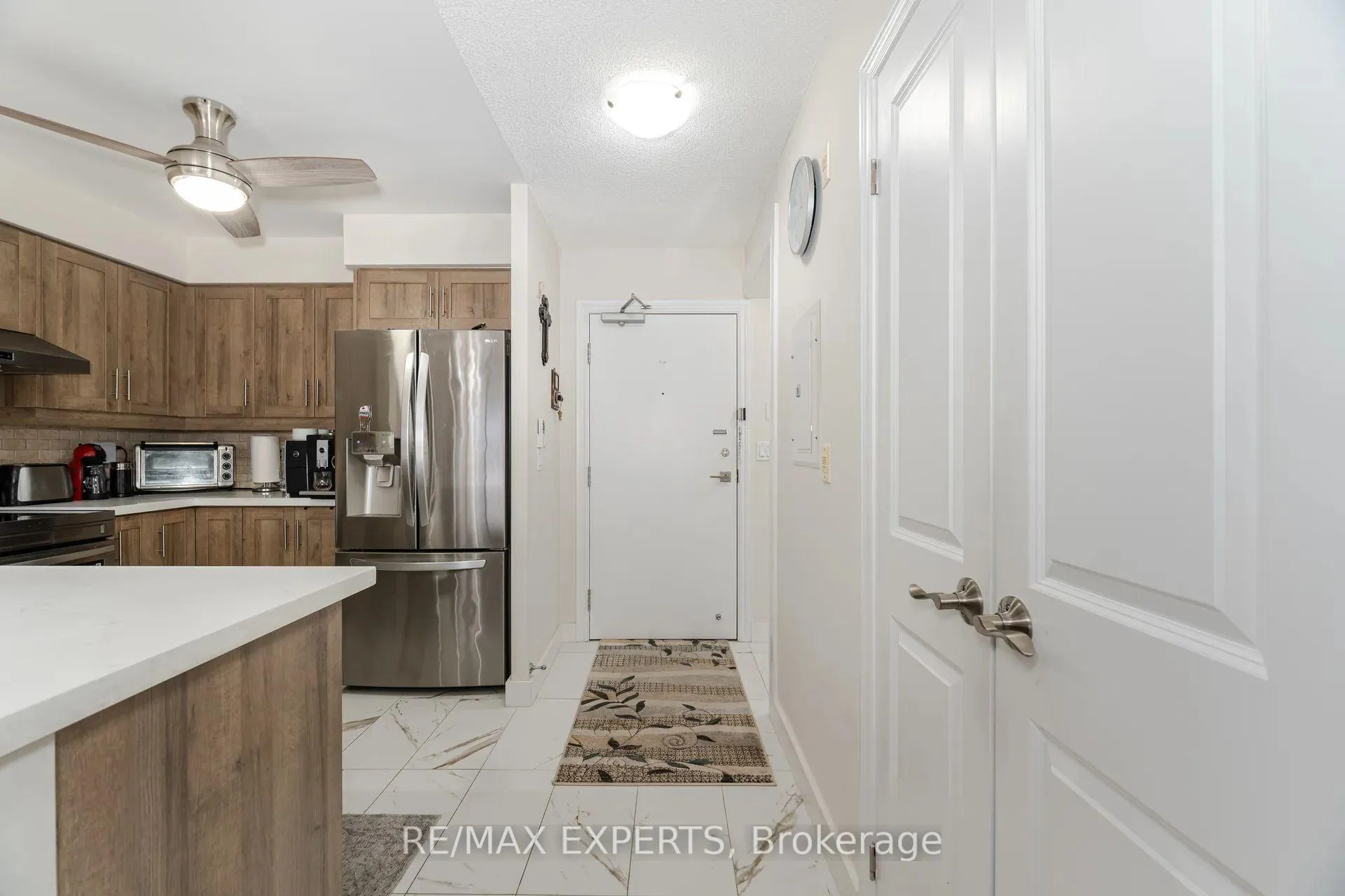 Photo 6 of Unit 403, 8026 Kipling Avenue W, Vaughan, West Woodbridge — HOMEH