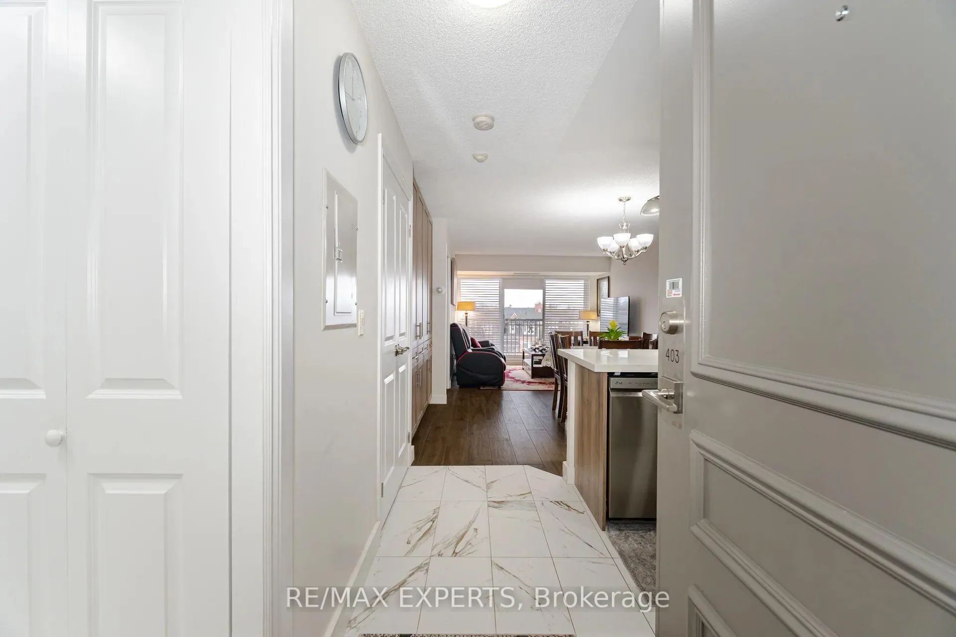 Photo 7 of Unit 403, 8026 Kipling Avenue W, Vaughan, West Woodbridge — HOMEH
