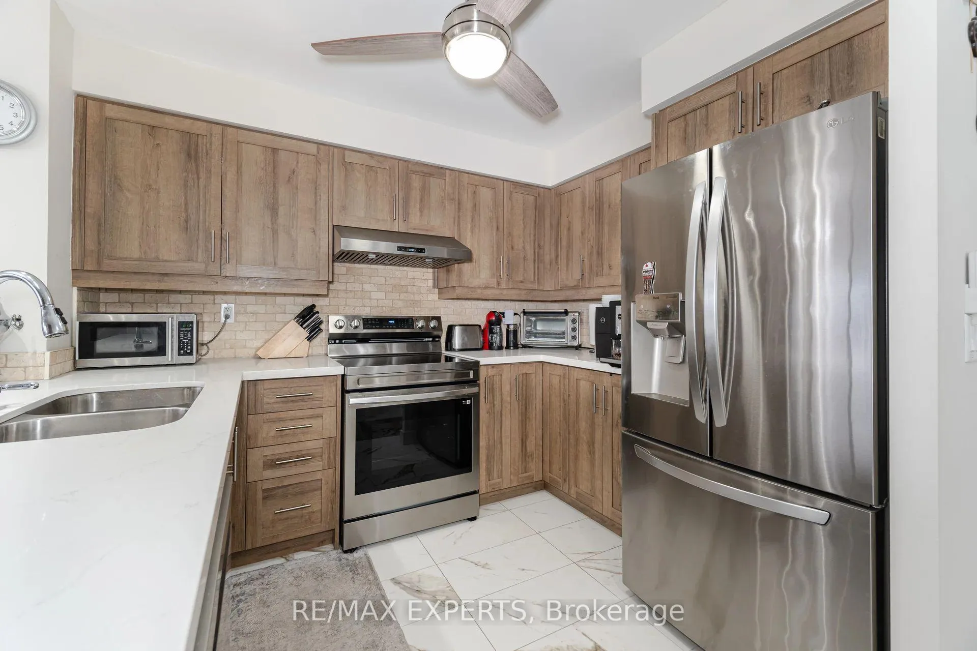 Photo 9 of Unit 403, 8026 Kipling Avenue W, Vaughan, West Woodbridge — HOMEH