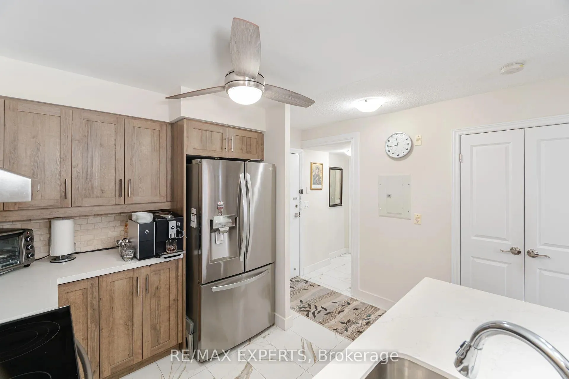 Photo 10 of Unit 403, 8026 Kipling Avenue W, Vaughan, West Woodbridge — HOMEH