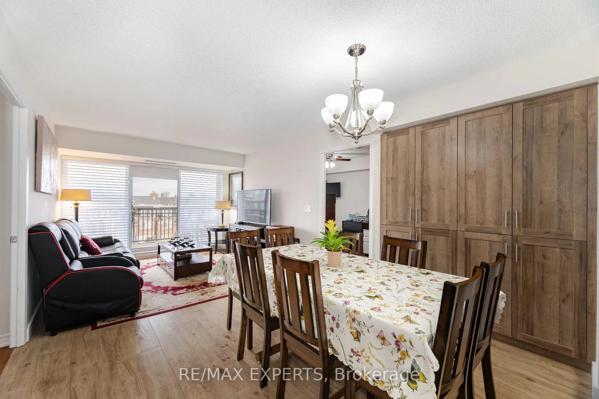 Photo 13 of Unit 403, 8026 Kipling Avenue W, Vaughan, West Woodbridge — HOMEH