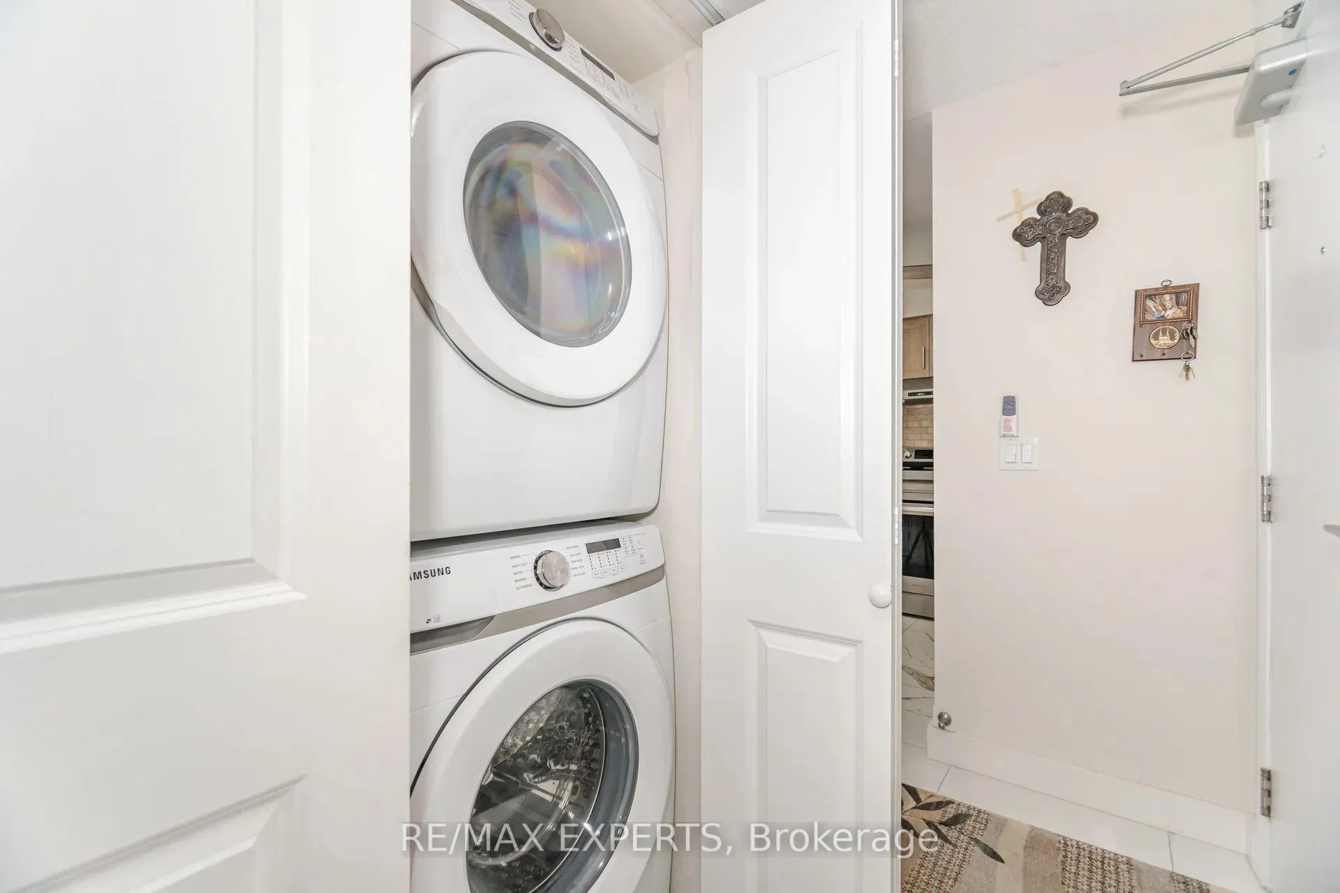 Photo 26 of Unit 403, 8026 Kipling Avenue W, Vaughan, West Woodbridge — HOMEH