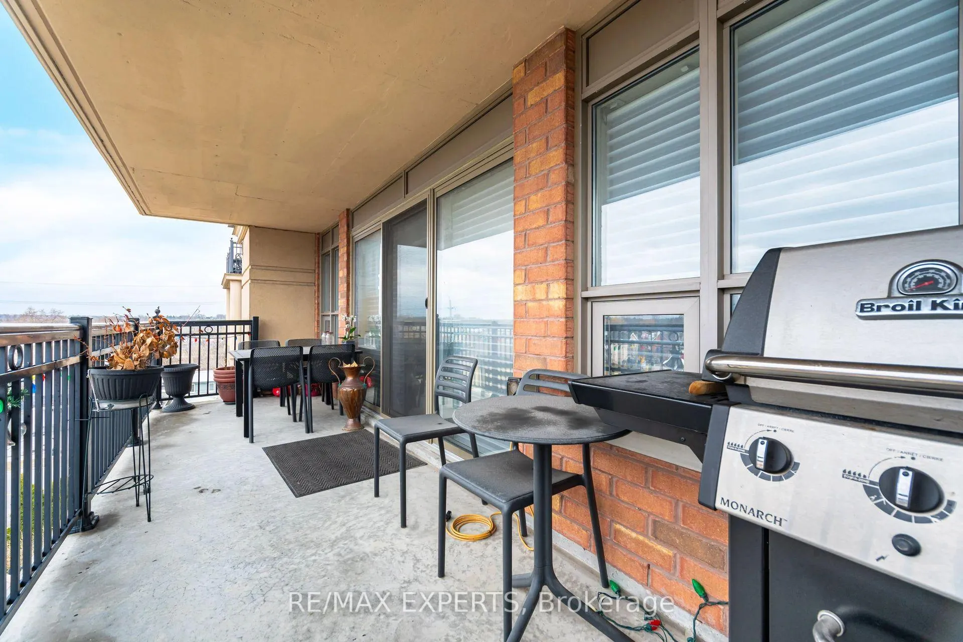 Photo 27 of Unit 403, 8026 Kipling Avenue W, Vaughan, West Woodbridge — HOMEH