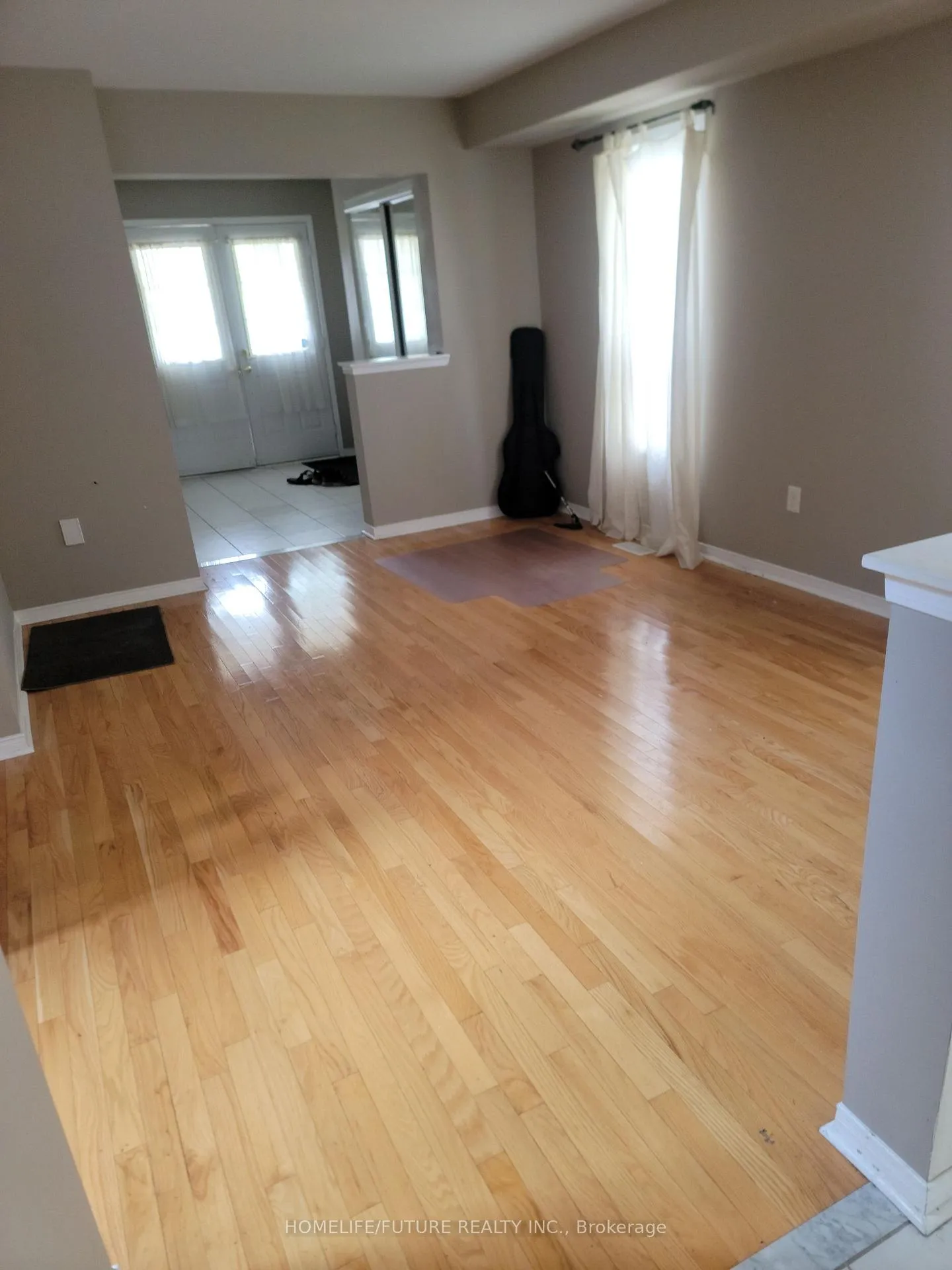 Photo 4 of 28 Pardon Avenue, Whitby, Williamsburg — HOMEH