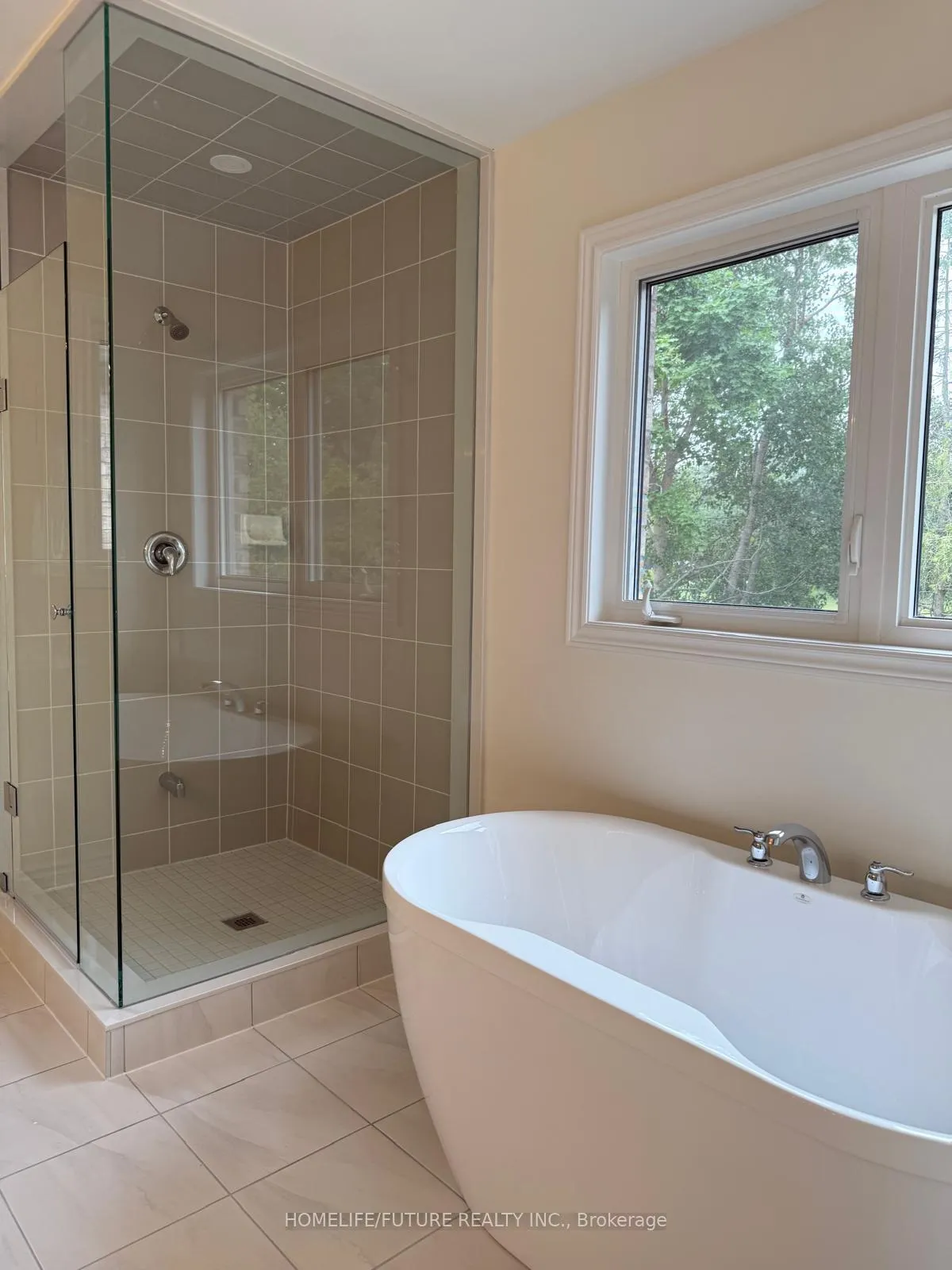 Photo 3 of 122 North Garden Boulevard, Scugog, Port Perry — HOMEH