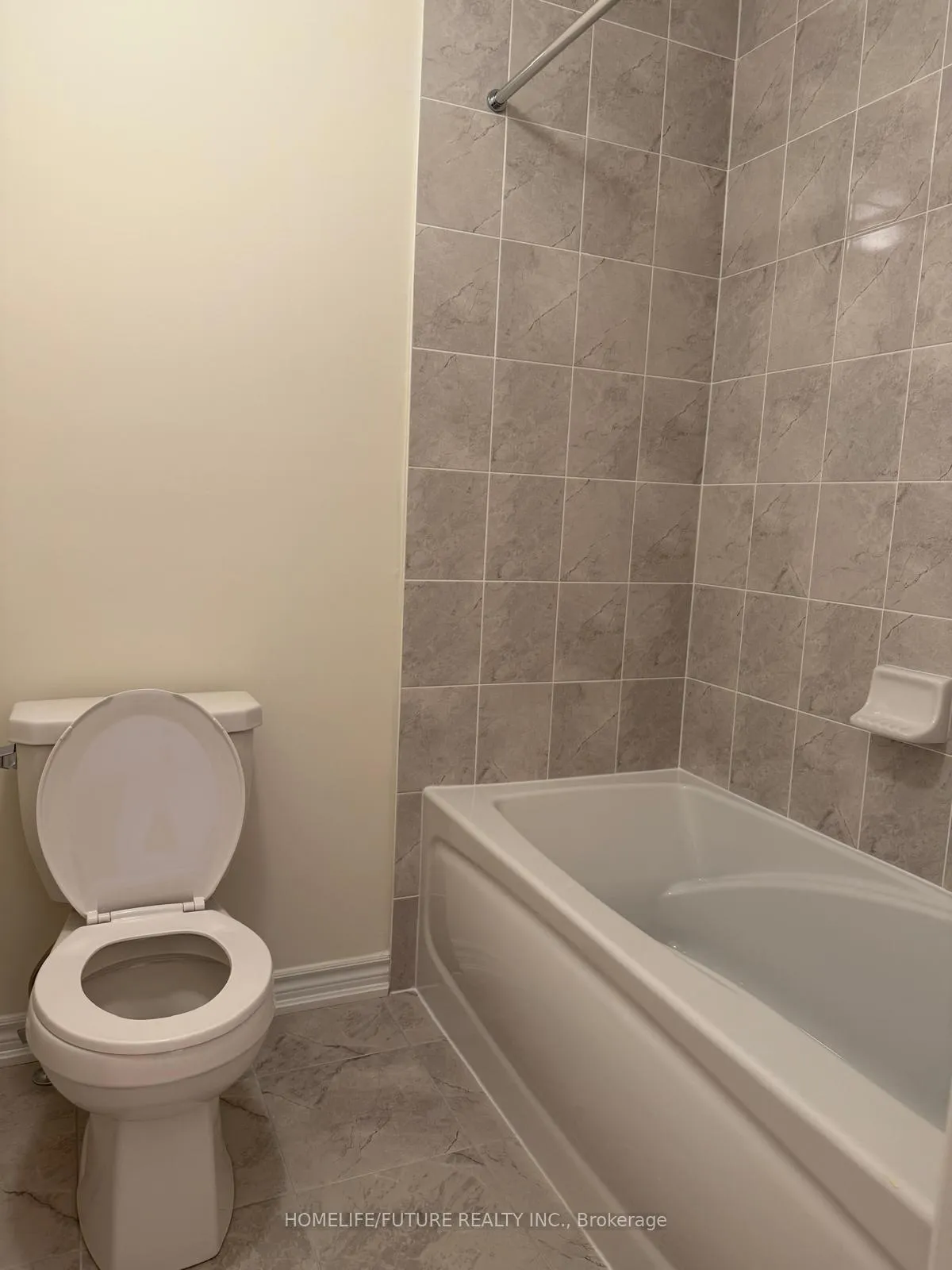 Photo 5 of 122 North Garden Boulevard, Scugog, Port Perry — HOMEH
